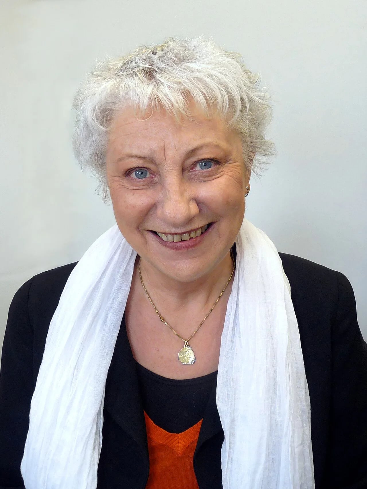 Porträt von Anne-Marie Garat (1946–2022) – Gedenkseite