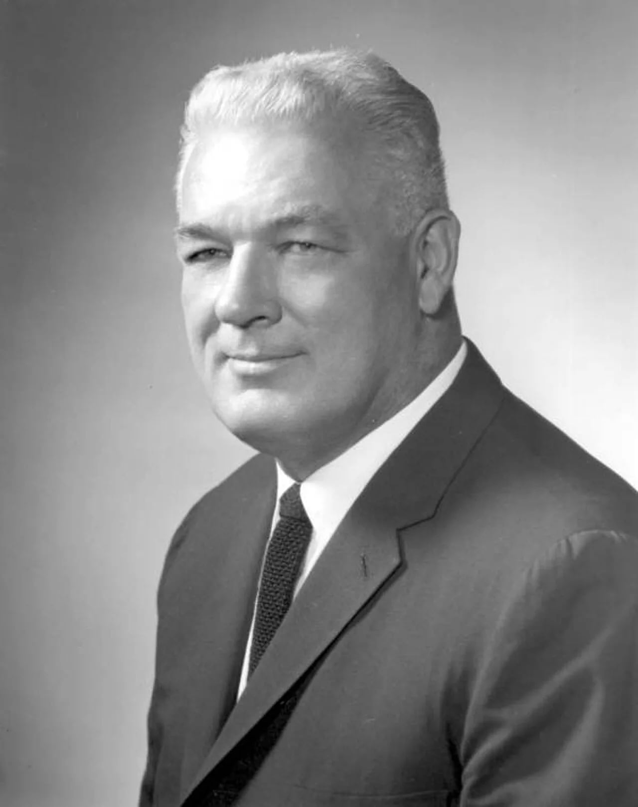 Portrait of Tom Kearns (1919–2007) – memorial page