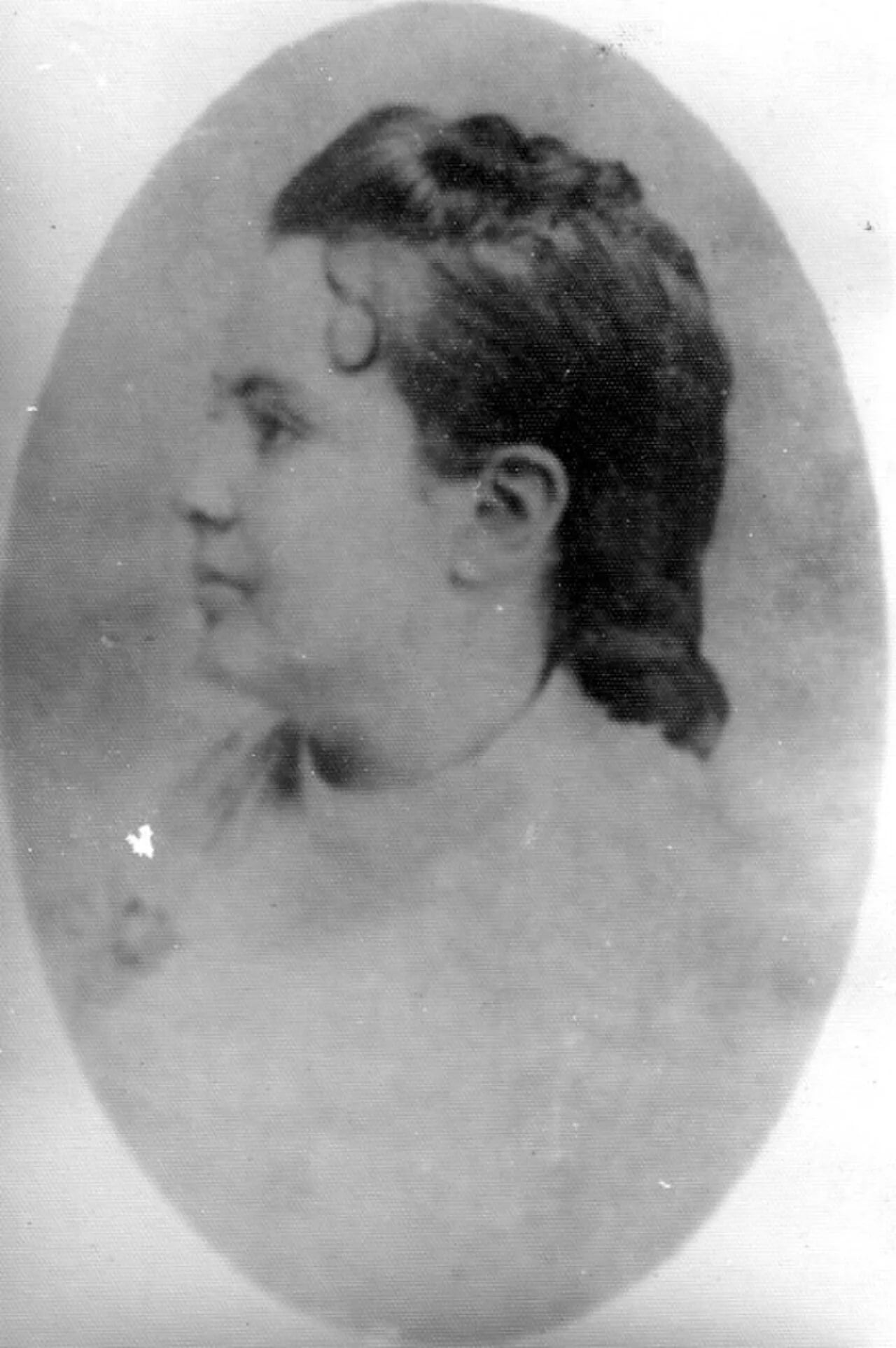 Porträt von Ana Emília Ribeiro (1875–1951) – Gedenkseite