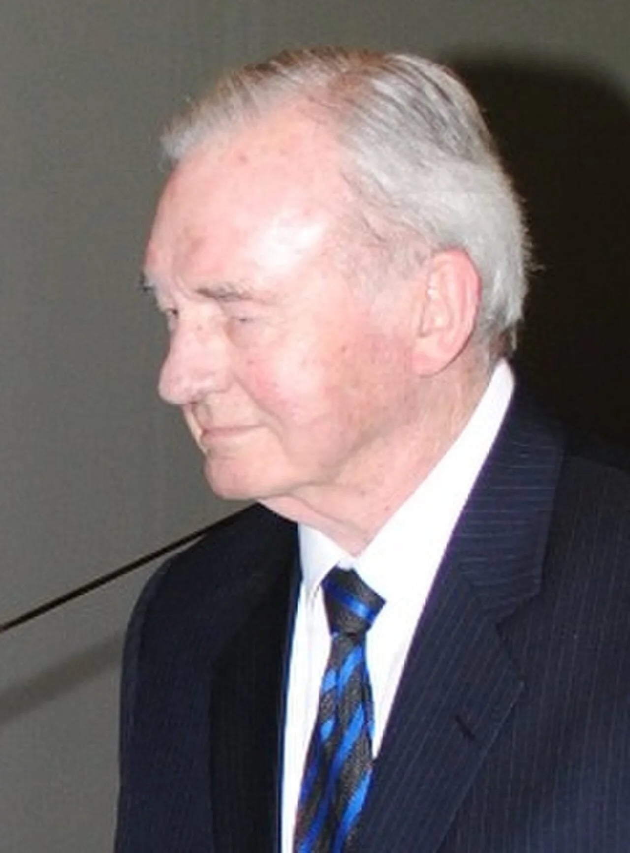 Porträt von Graeme Douglas (1929–2016) – Gedenkseite