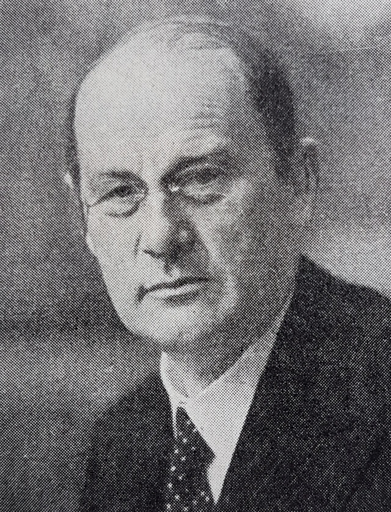 Portrait of Sverre Hennum (1887–1967) – memorial page