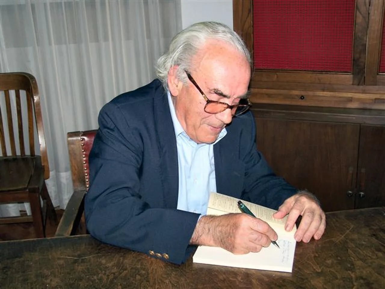 Portrait of António Cabral (1931–2007) – memorial page