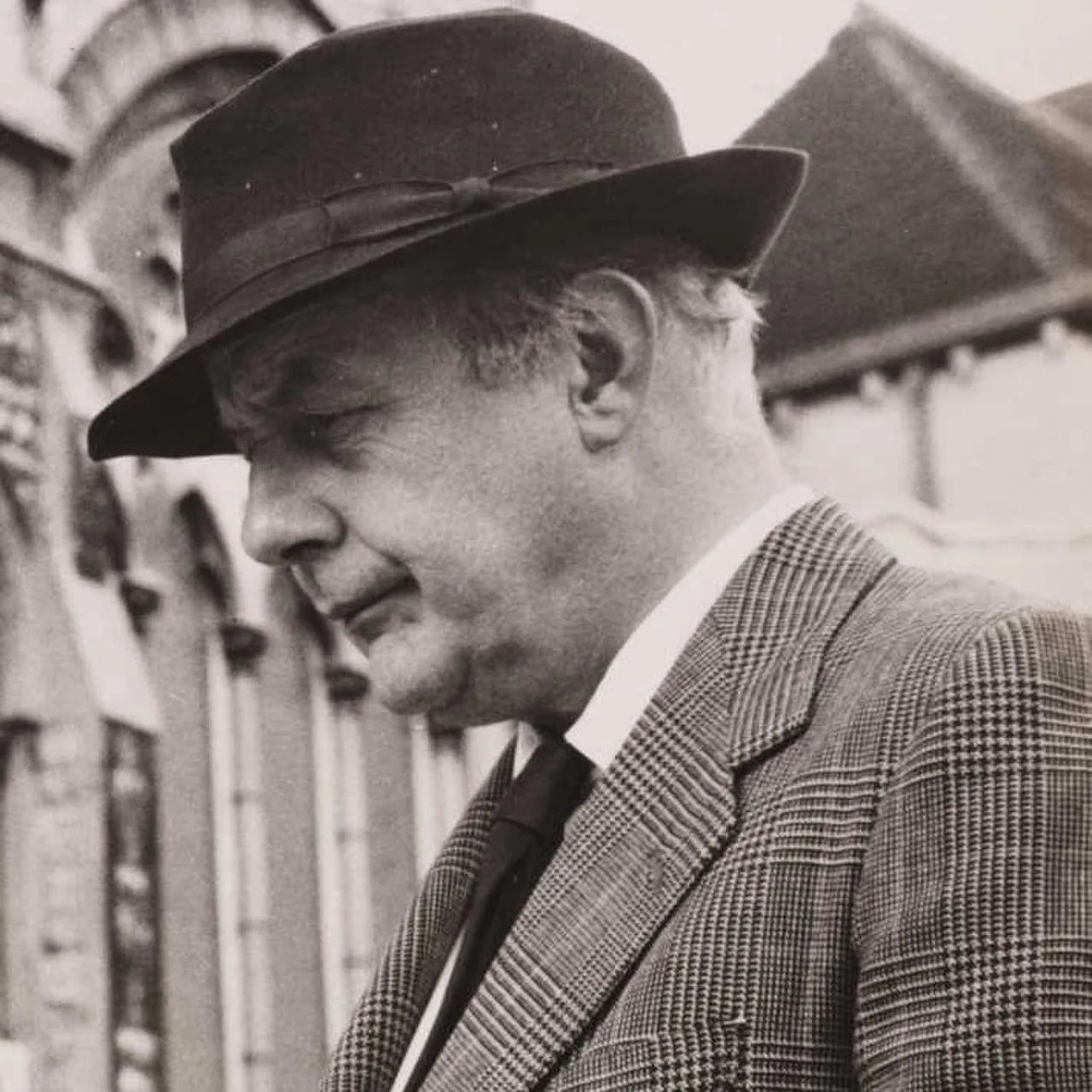 Portrait of John Betjeman (1906–1984) – memorial page