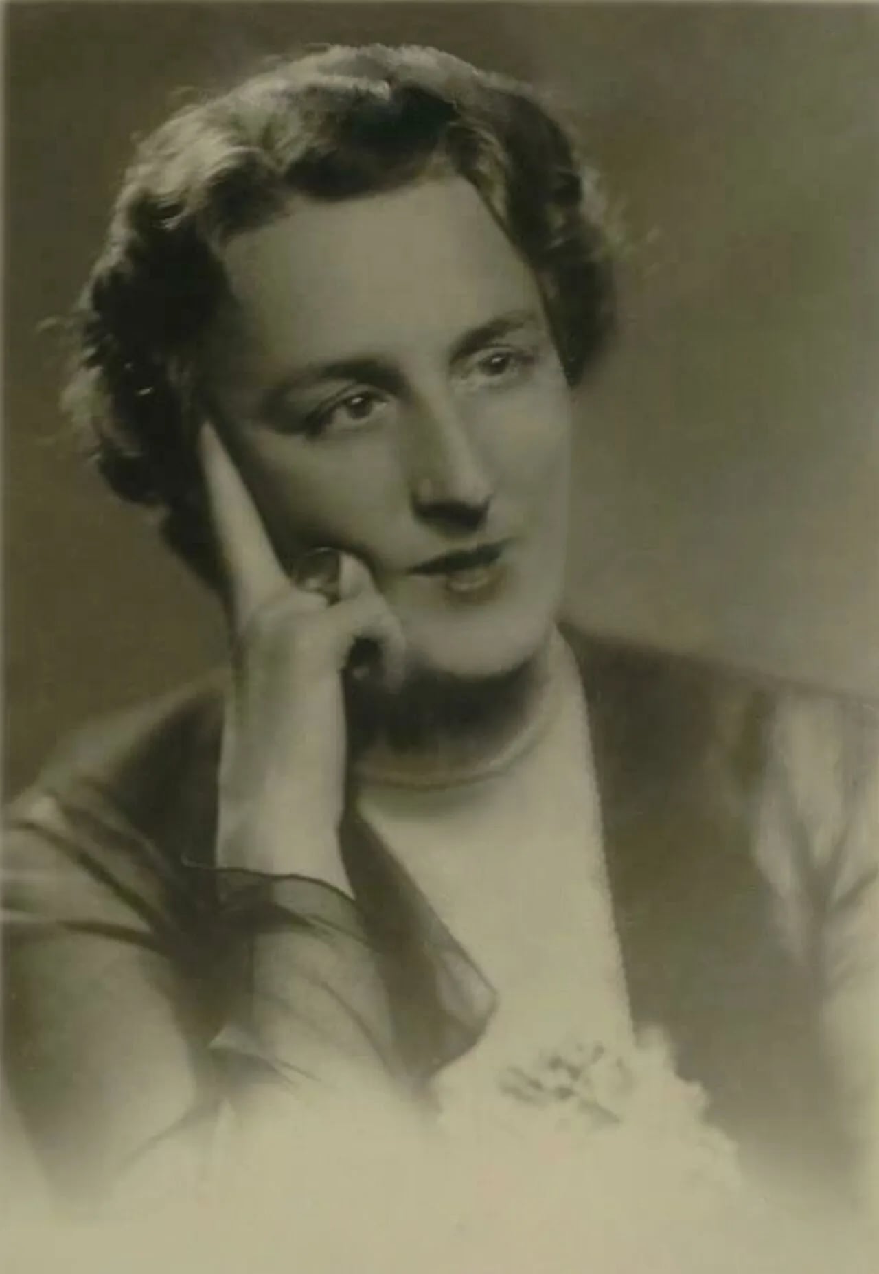 Portrait of Margaret Cuthbert (1887–1968) – memorial page
