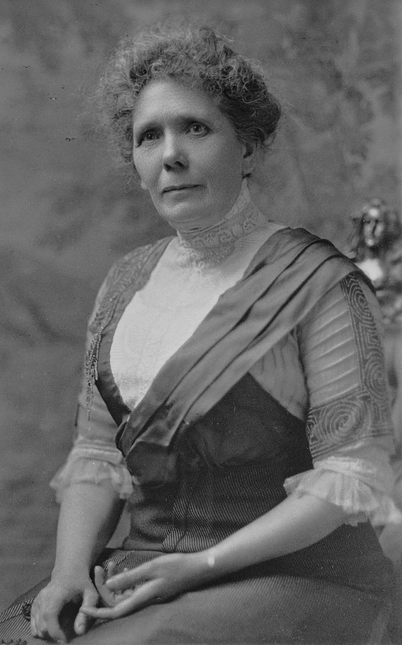 Portrait of Effie Woodward Fifield (1857–1937) – memorial page