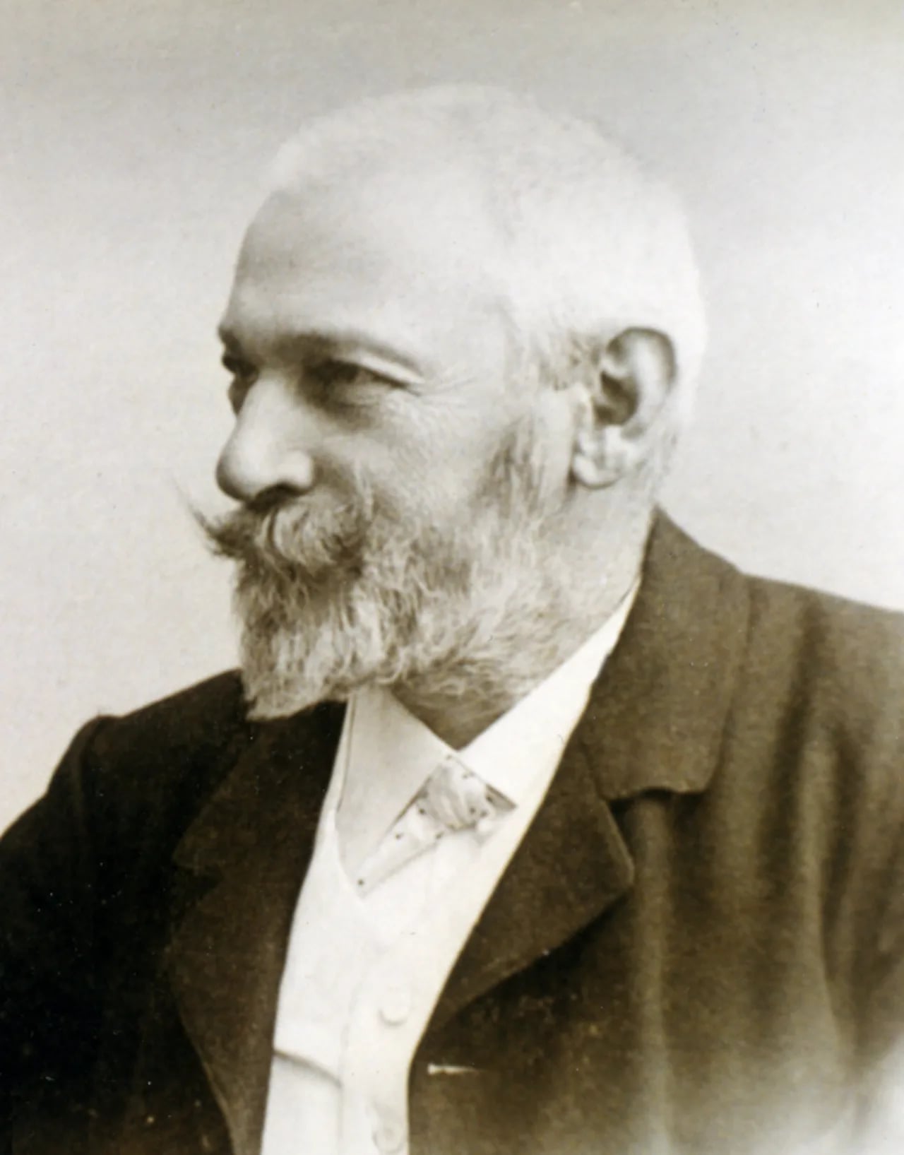 Portrait of Georg Dieck (1847–1925) – memorial page