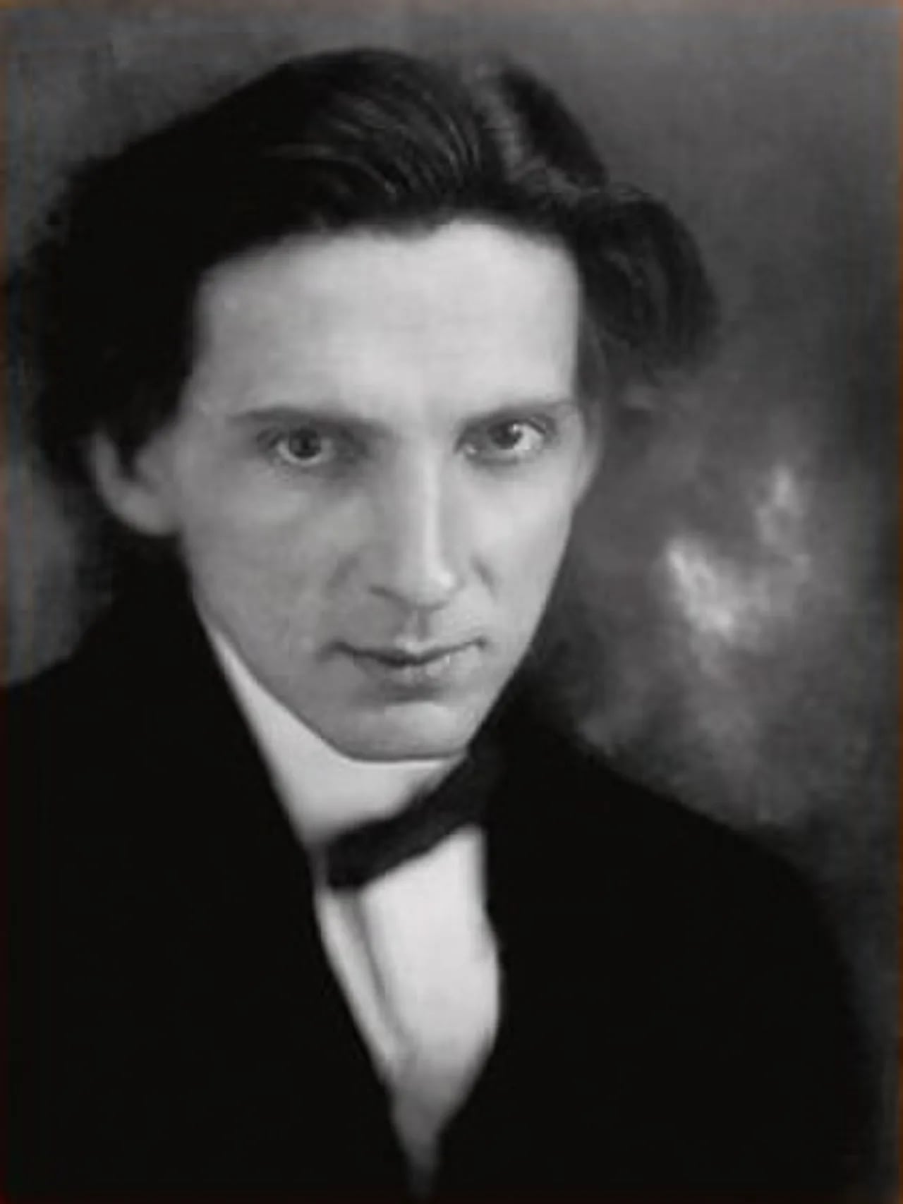 Portrait of Alberto Vojtěch Frič (1882–1944) – memorial page