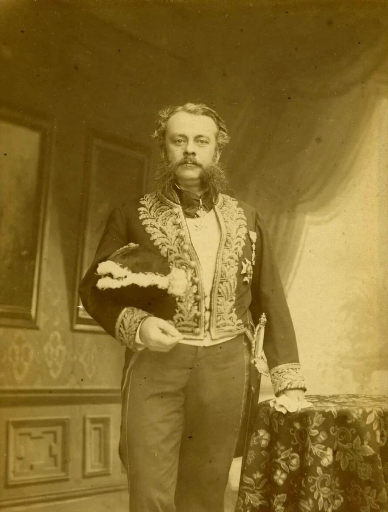 Porträt von Léon Pety de Thozée (1841–1912) – Gedenkseite