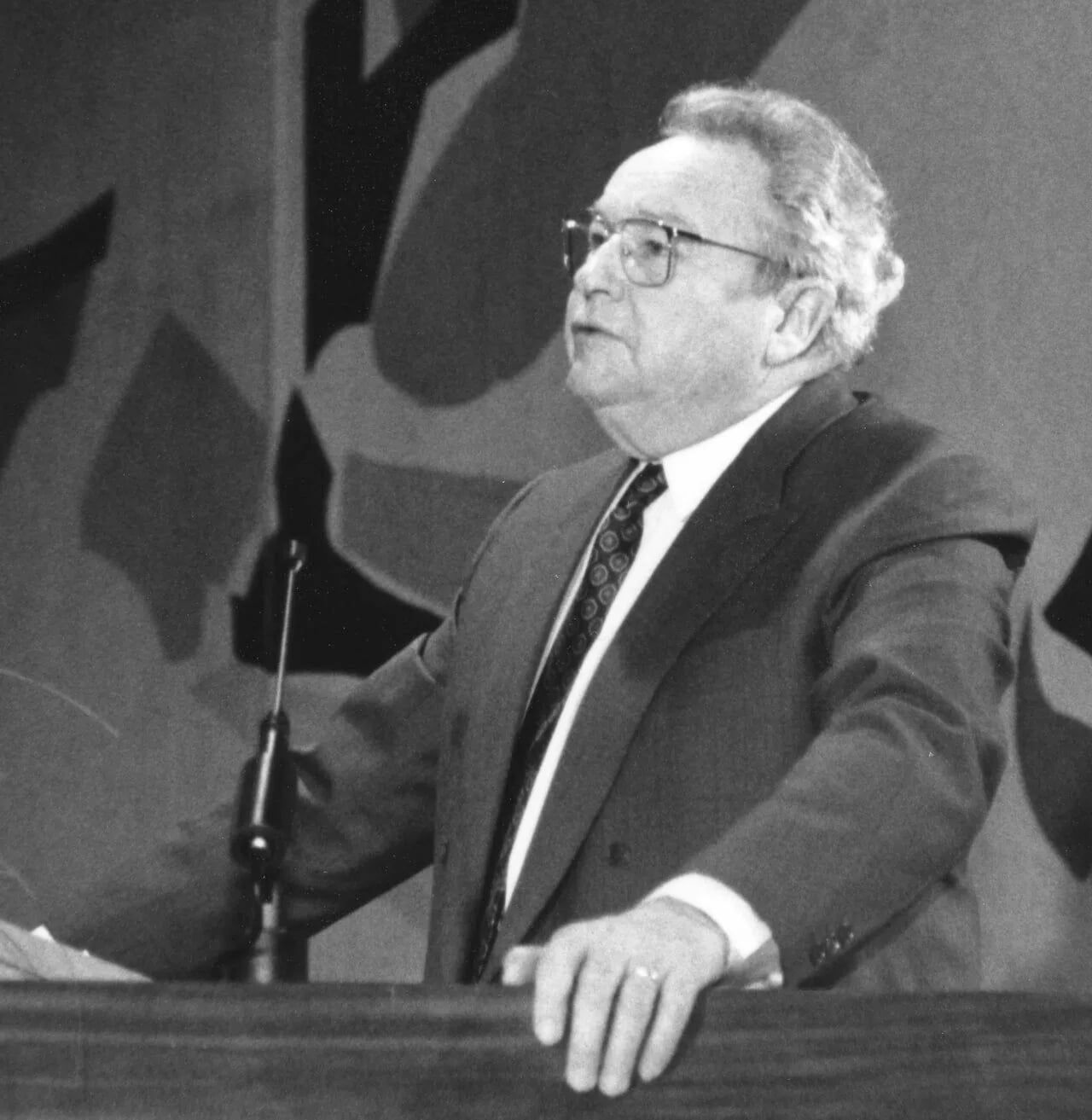 Porträt von Francesco Kneschaurek (1924–2017) – Gedenkseite