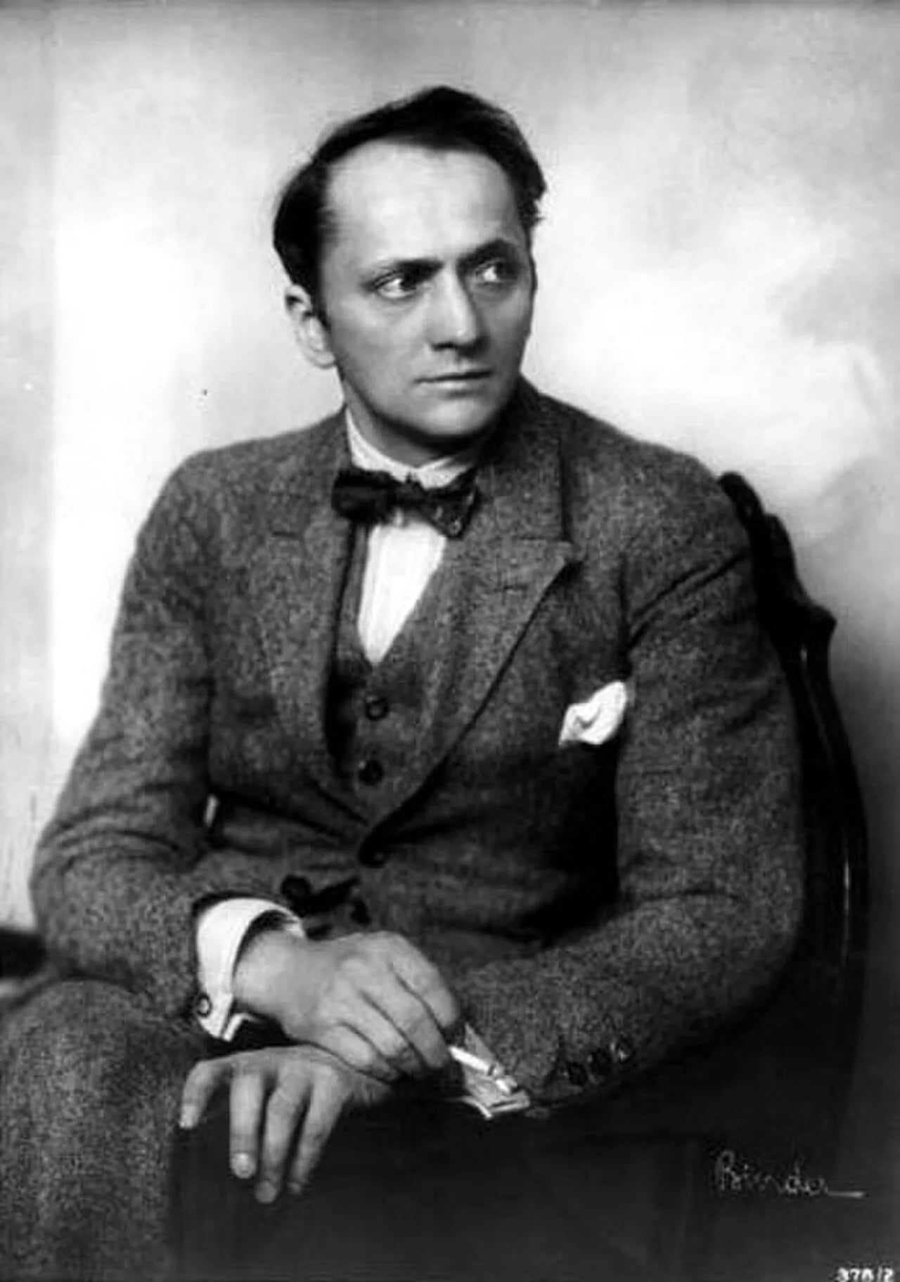 Portrait of Theodor Loos (1883–1954) – memorial page