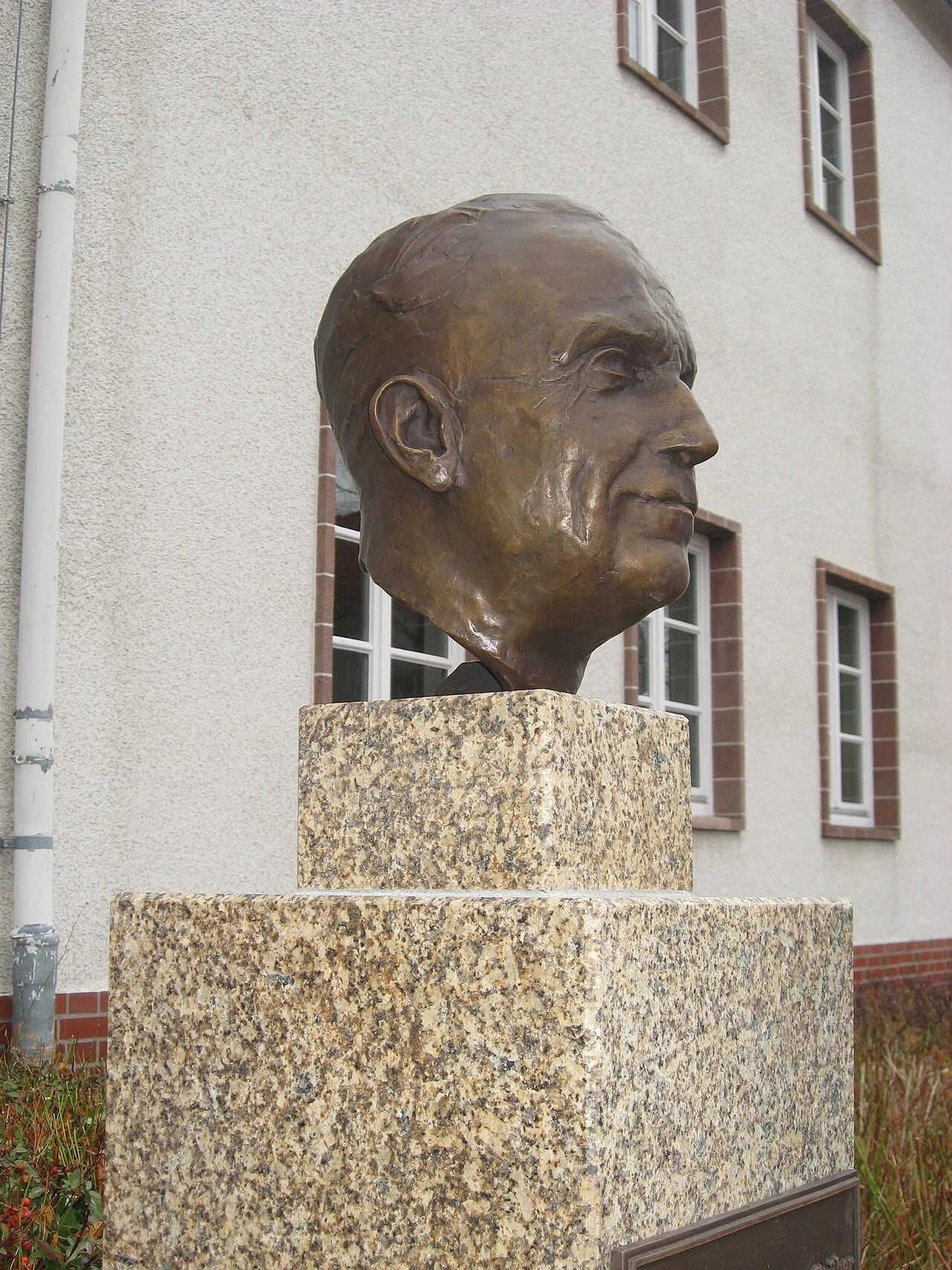 Portrait of Heinrich Grüber (1891–1975) – memorial page