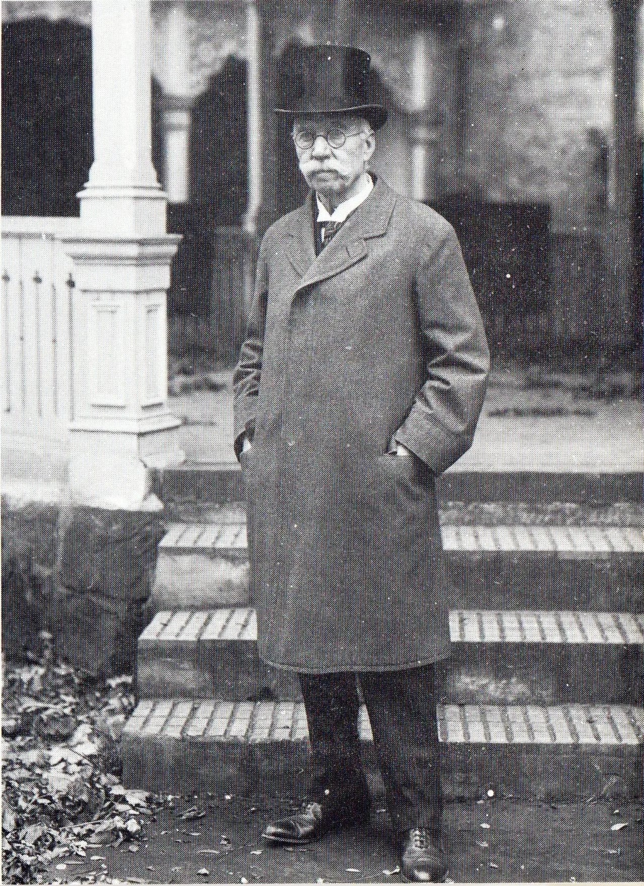 Porträt von Carl Leonhard (1848–1930) – Gedenkseite