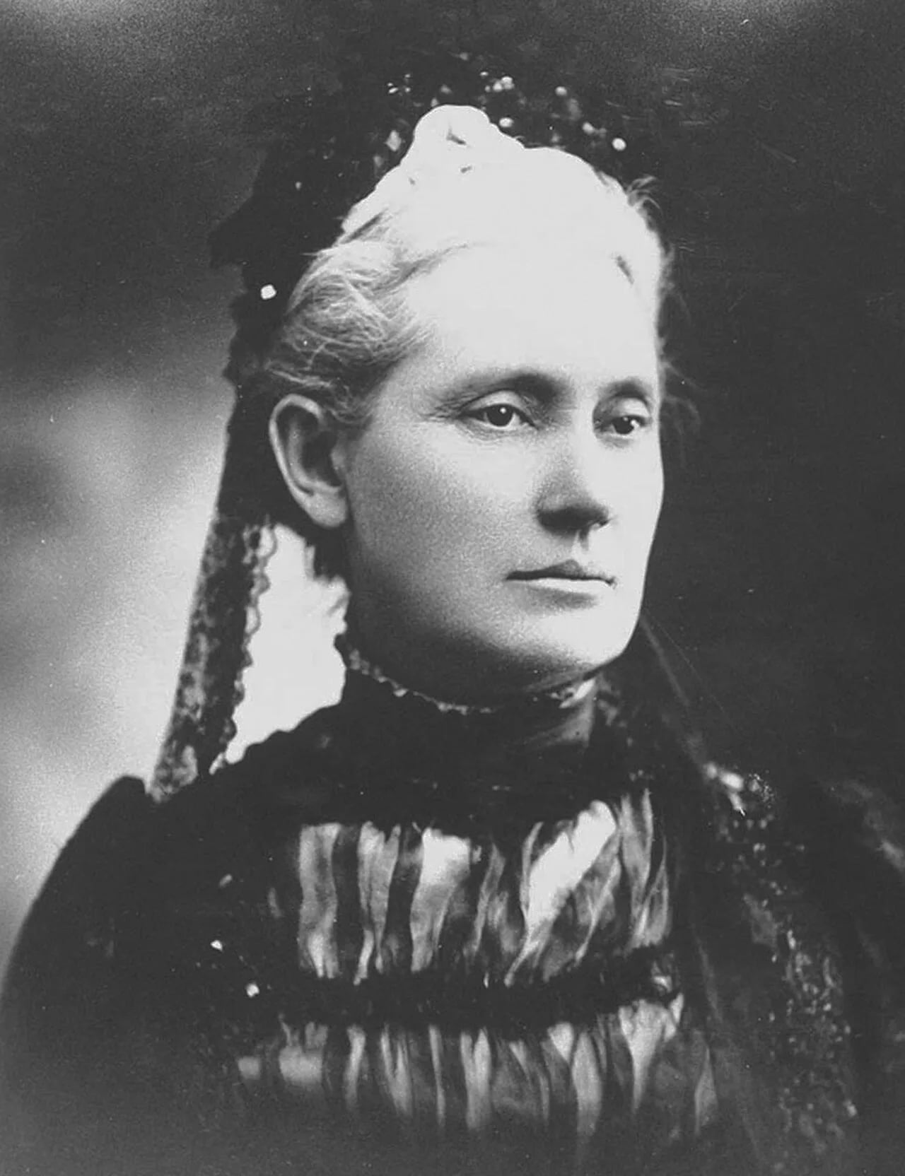 Portrait of Emma McVicker (1846–1916) – memorial page