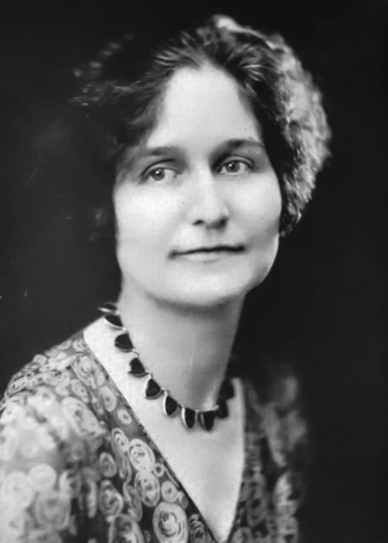 Portrait of Nora Lawrence Smith (1885–1971) – memorial page