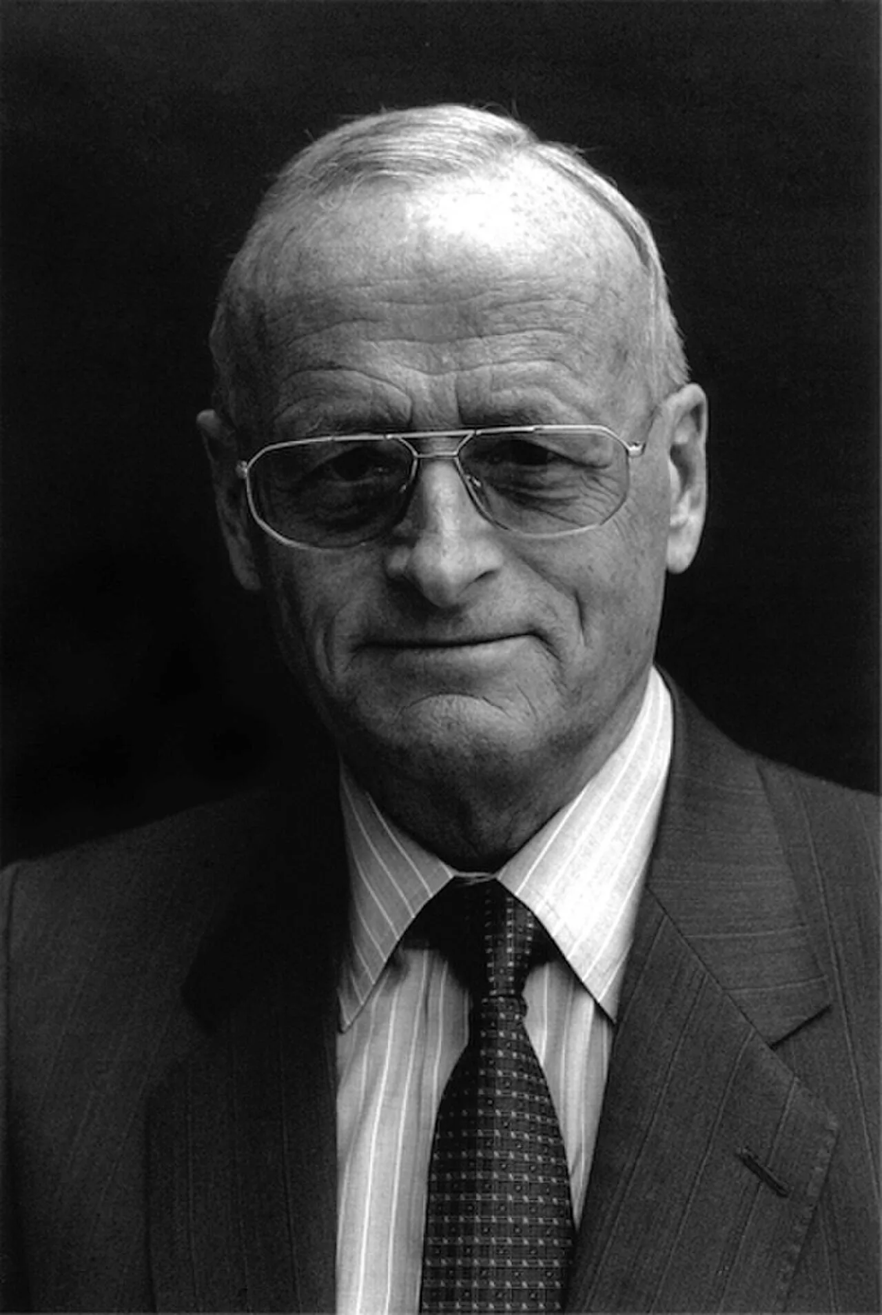 Portrait of Carl Hahn junior (1926–2023) – memorial page