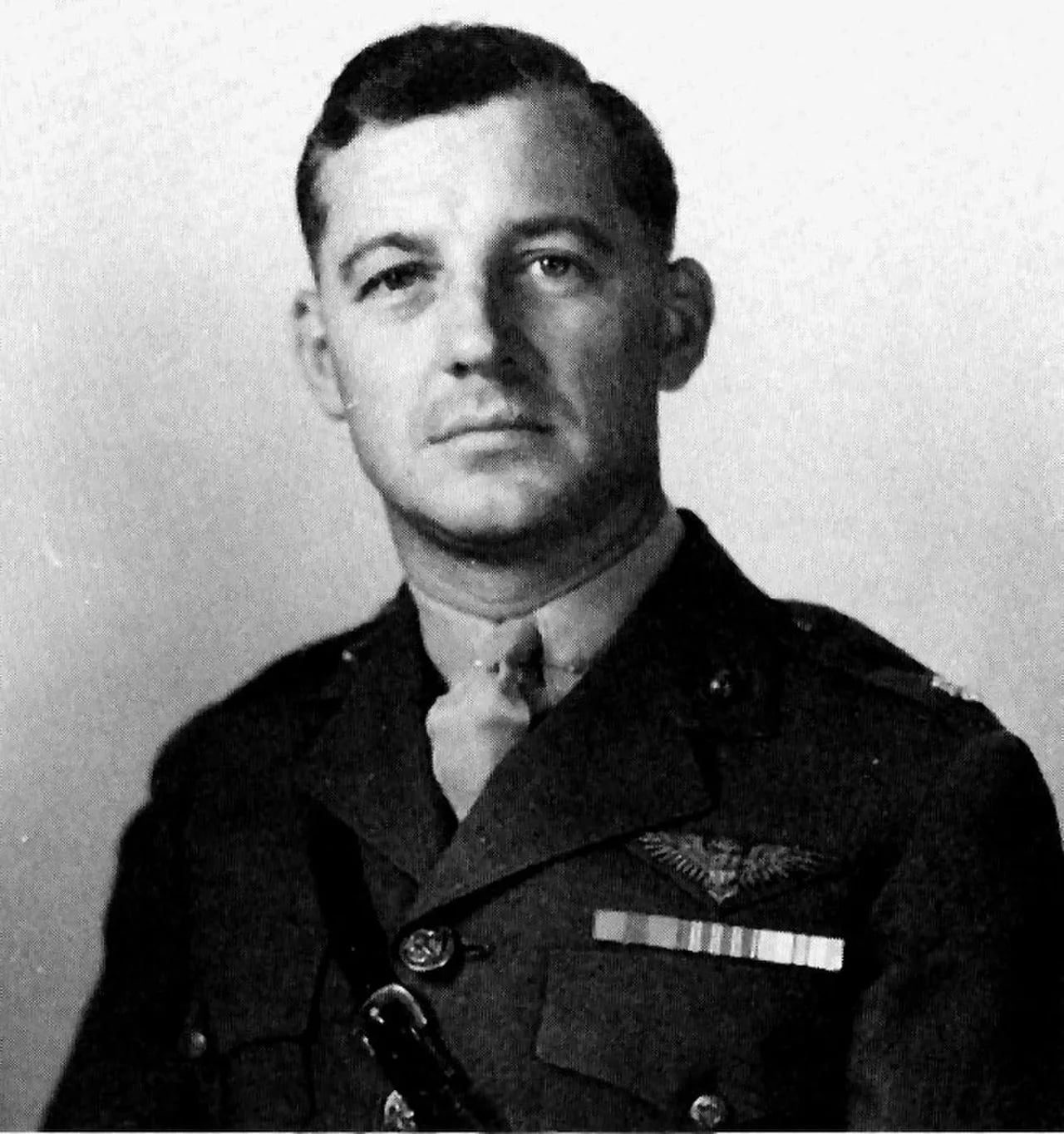 Porträt von Lofton R. Henderson (1903–1942) – Gedenkseite