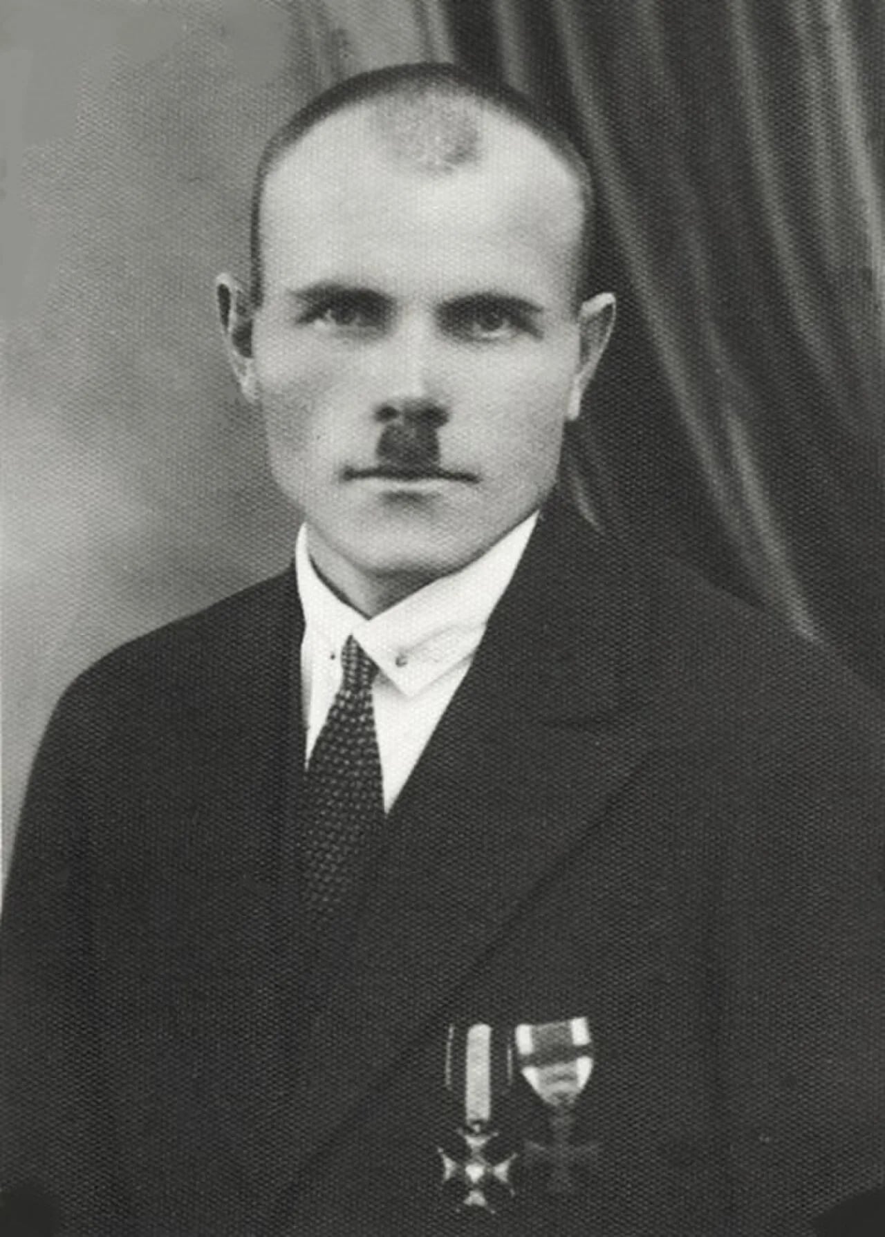 Porträt von Edward Kasprzycki (1894–1969) – Gedenkseite