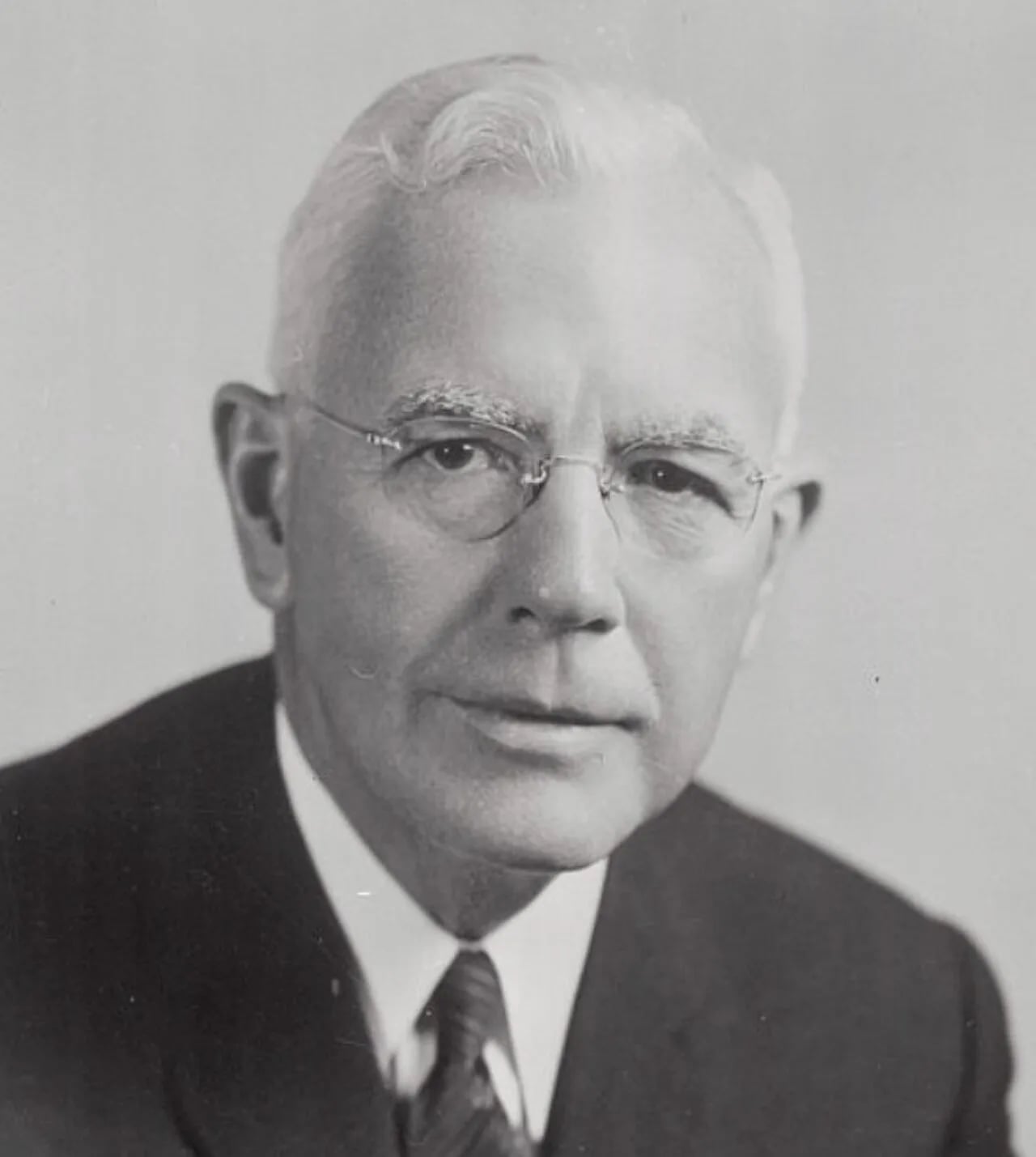 Porträt von John McCone (1902–1991) – Gedenkseite