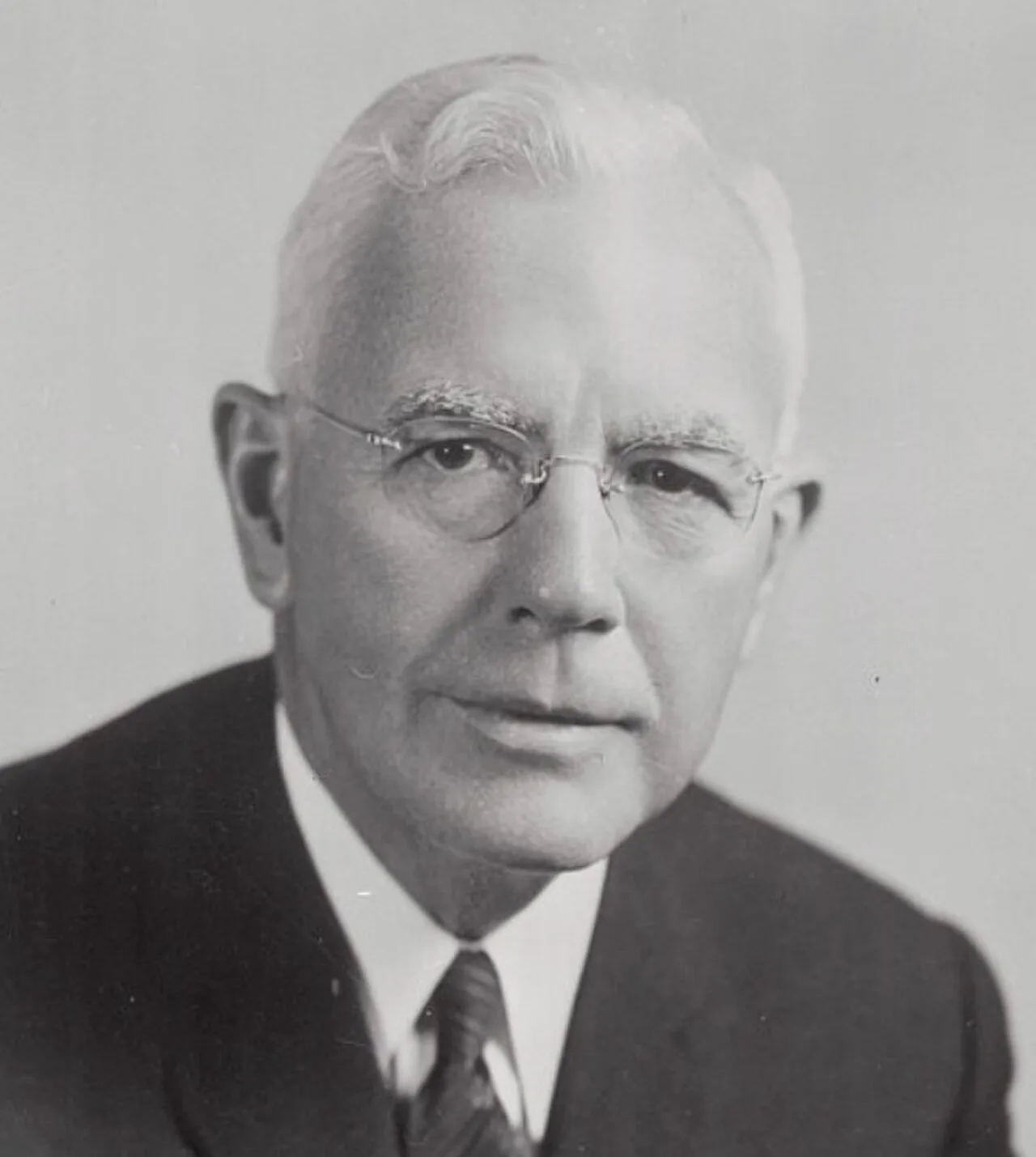 Porträt von John McCone (1902–1991) – Gedenkseite