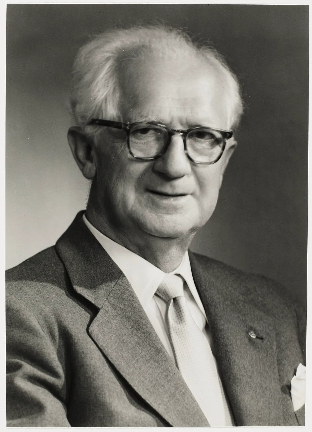 Portrait of Thorvald Pedersen (1887–1961) – memorial page