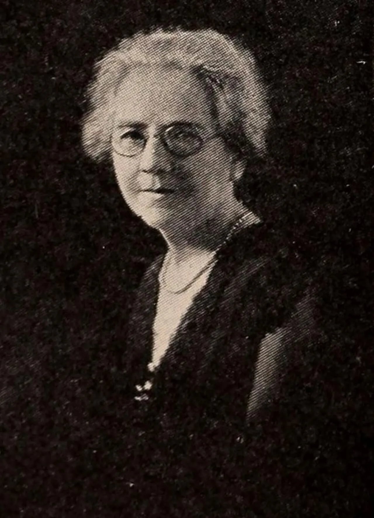 Portrait of Alice D. Engley Beek (1876–1951) – memorial page