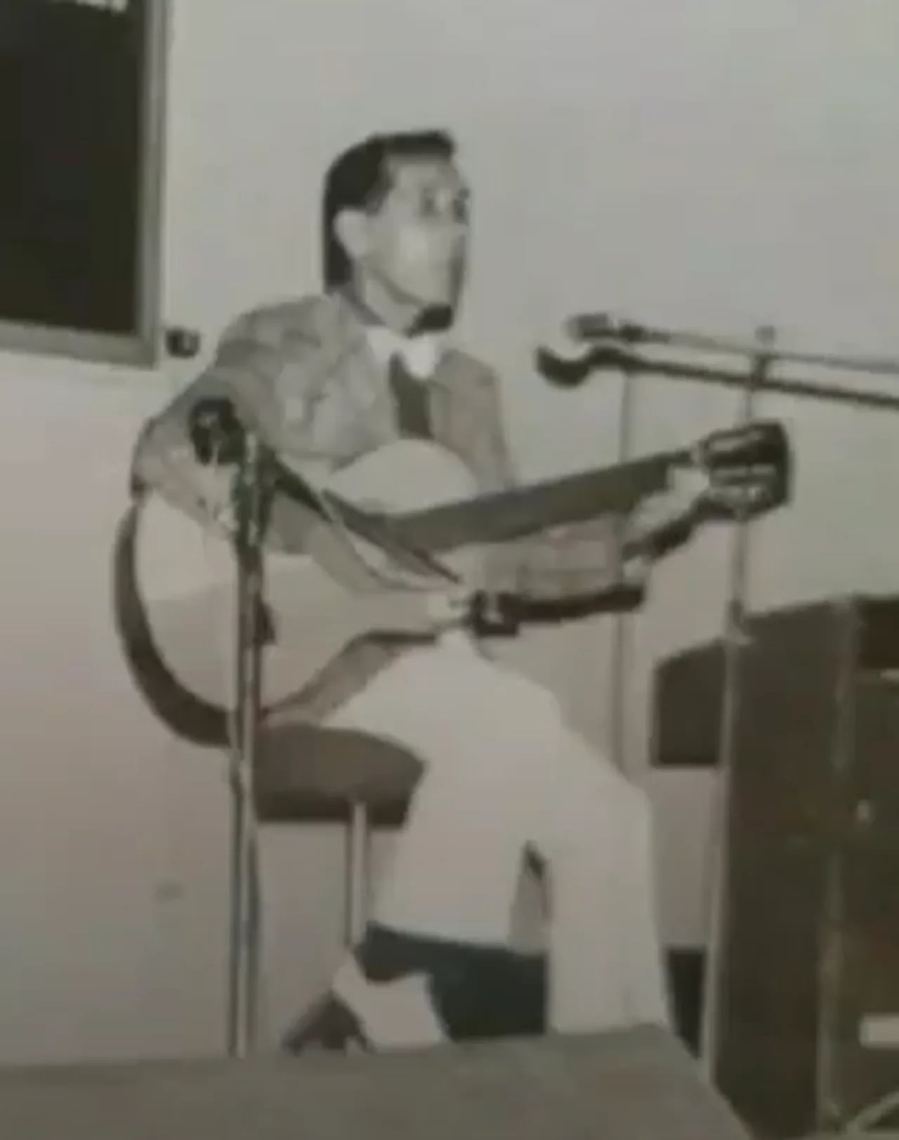 Portrait of Luis "Checho" González (1933–2022) – memorial page