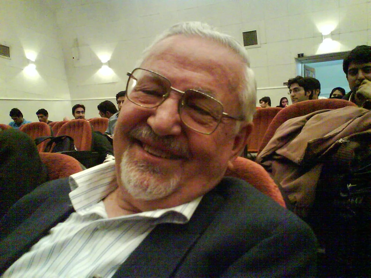 Porträt von Ebrahim Yazdi (1931–2017) – Gedenkseite