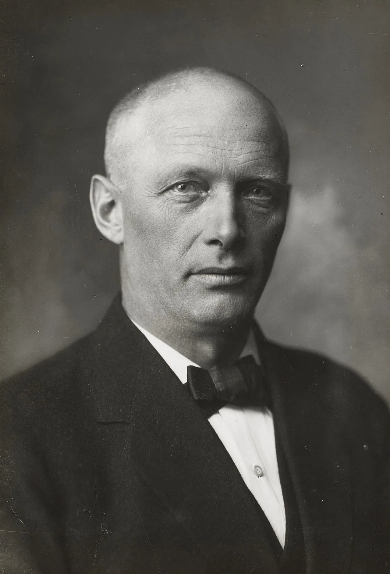 Portrait of Thomas Madsen-Mygdal (1876–1943) – memorial page