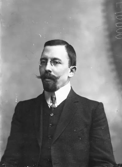 Portrait of Sadri Maksudi Arsal (1878–1957) – memorial page