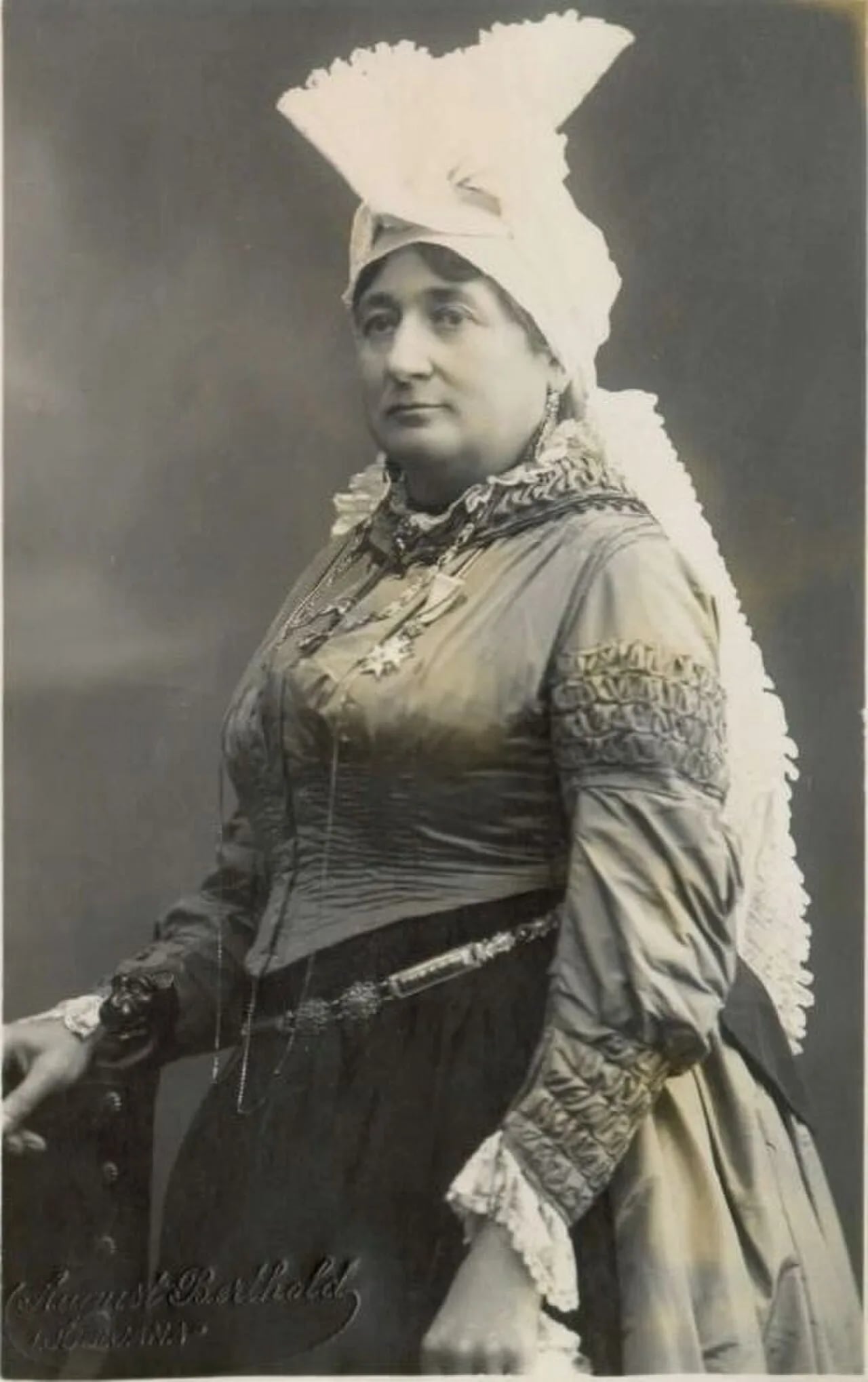 Porträt von Franja Tavčar (1868–1938) – Gedenkseite