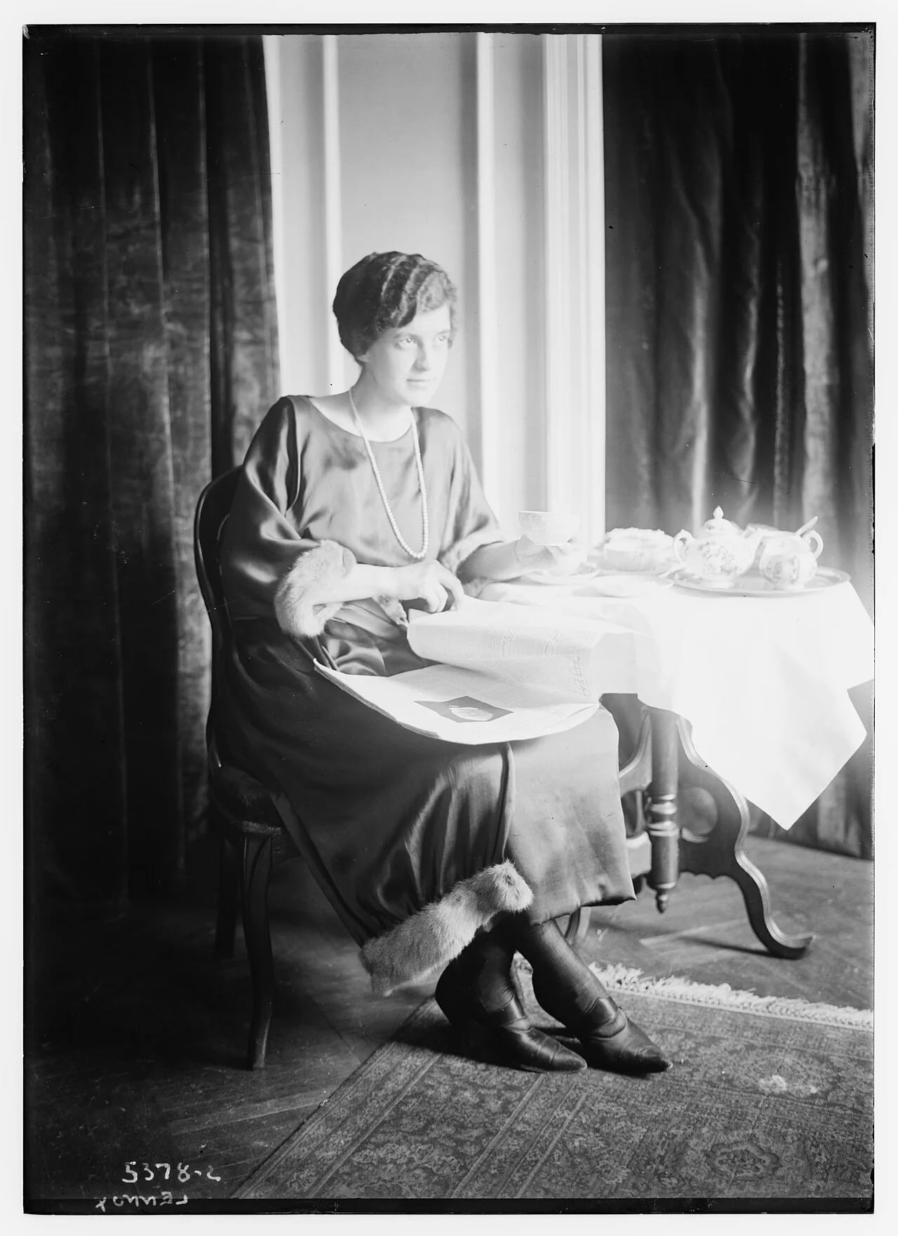 Portrait of Elizabeth Lennox (1894–1992) – memorial page