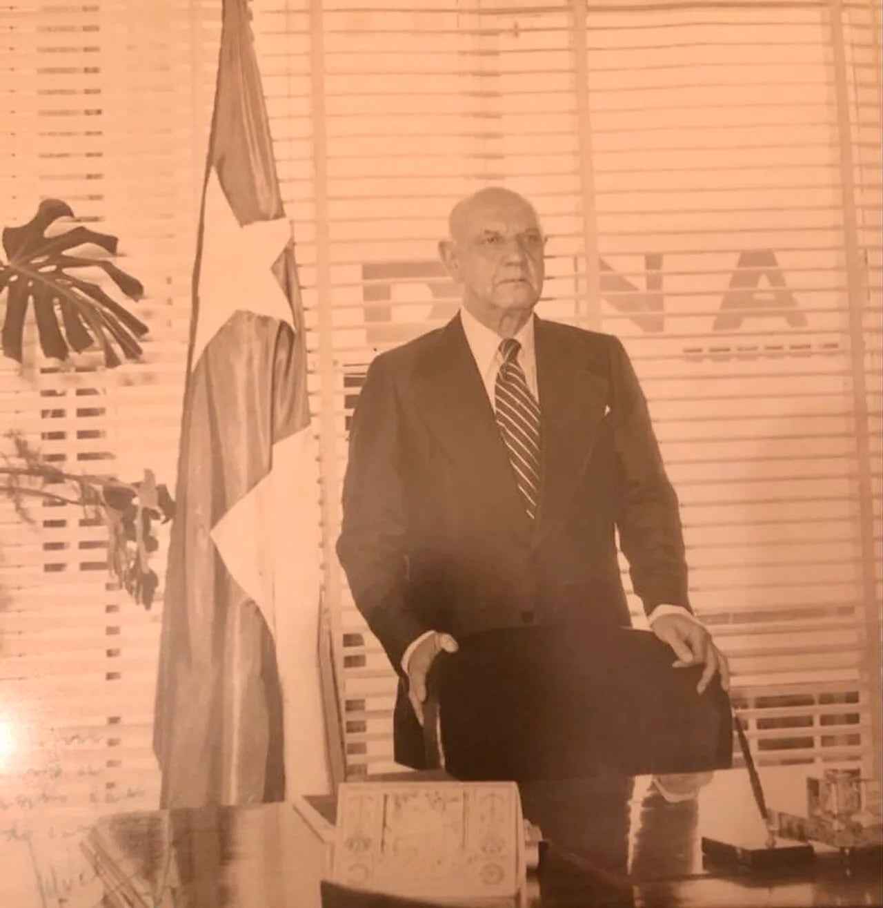 Portrait of Tulio Valenzuela Valenzuela (1909–1978) – memorial page