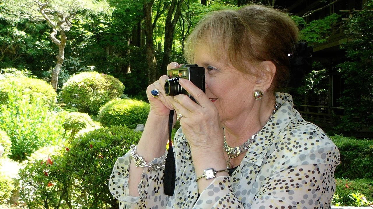 Porträt von Suzanne Held (1925–2022) – Gedenkseite