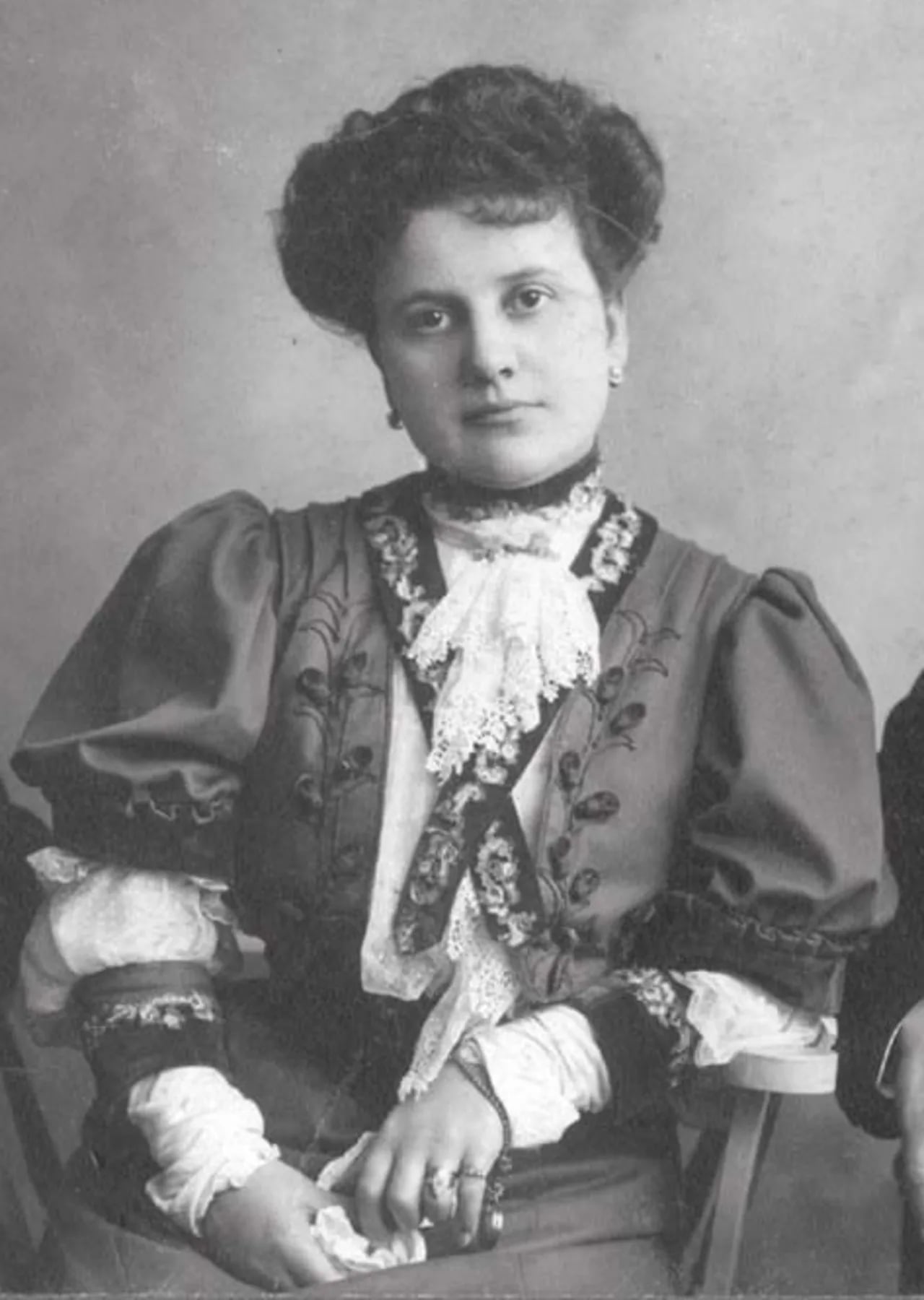 Porträt von Maria Adelaide Coelho da Cunha (1869–1954) – Gedenkseite
