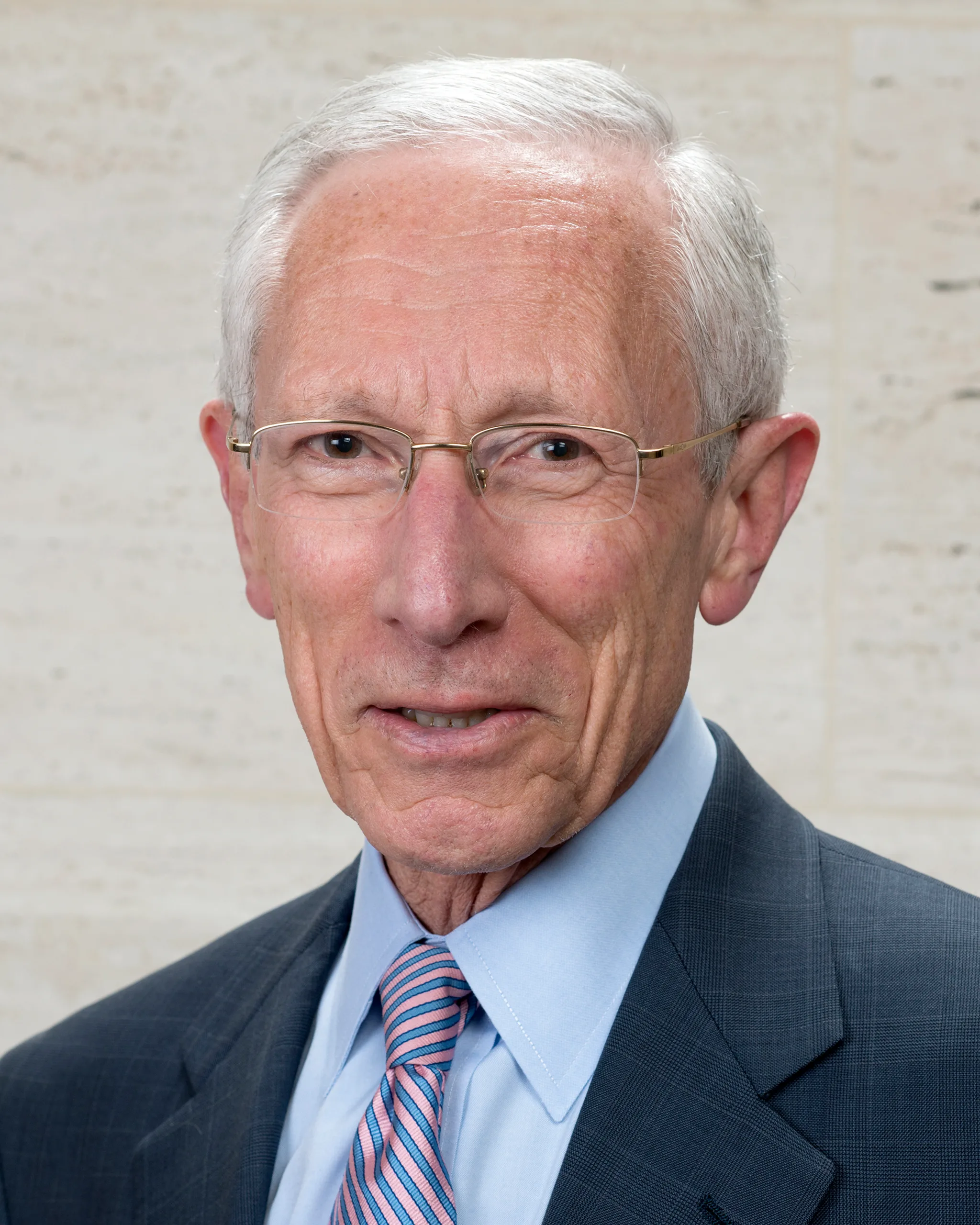 Porträt von Stanley Fischer (1943–2025) – Gedenkseite