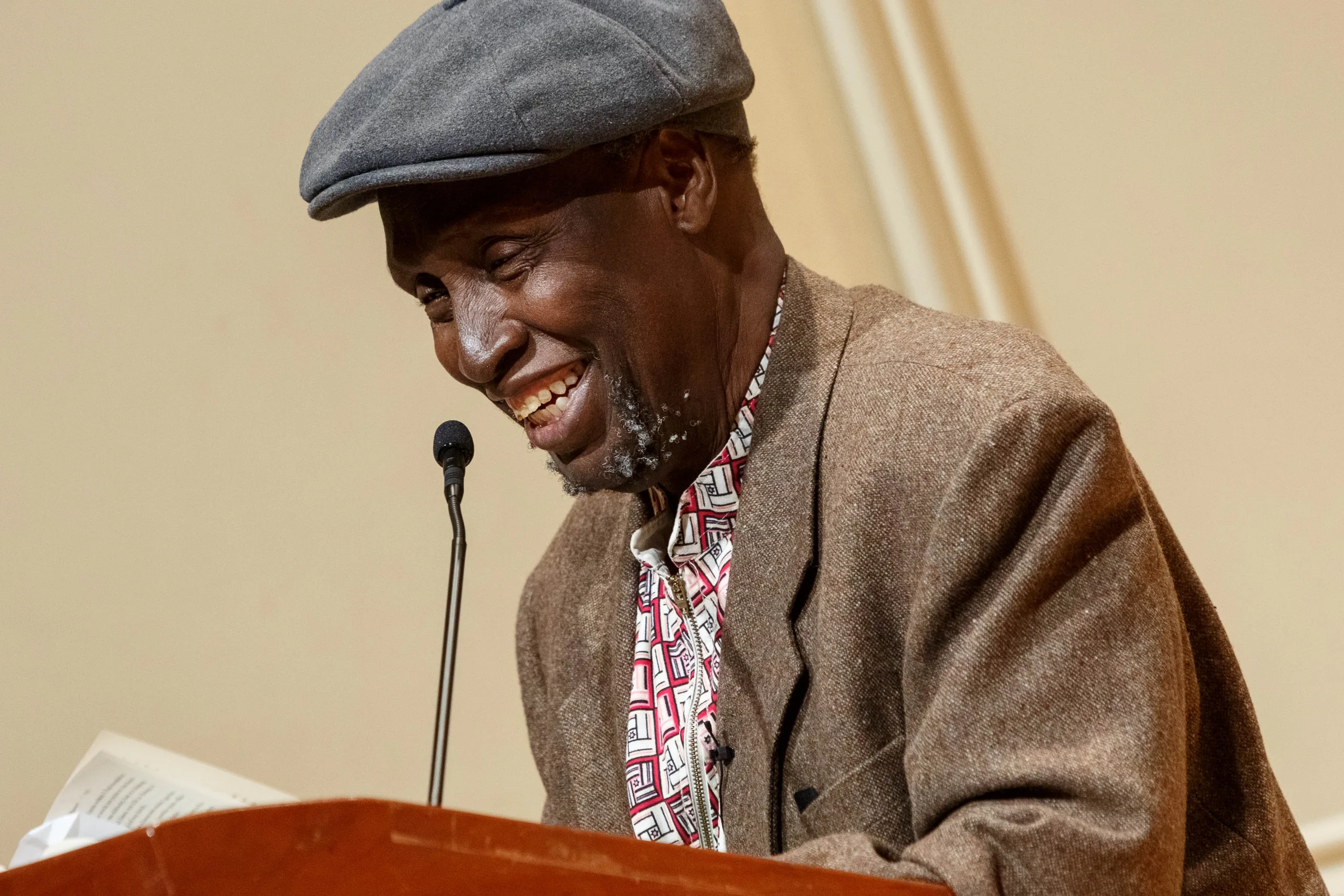 Porträt von Ngũgĩ wa Thiong’o (1938–2025) – Gedenkseite
