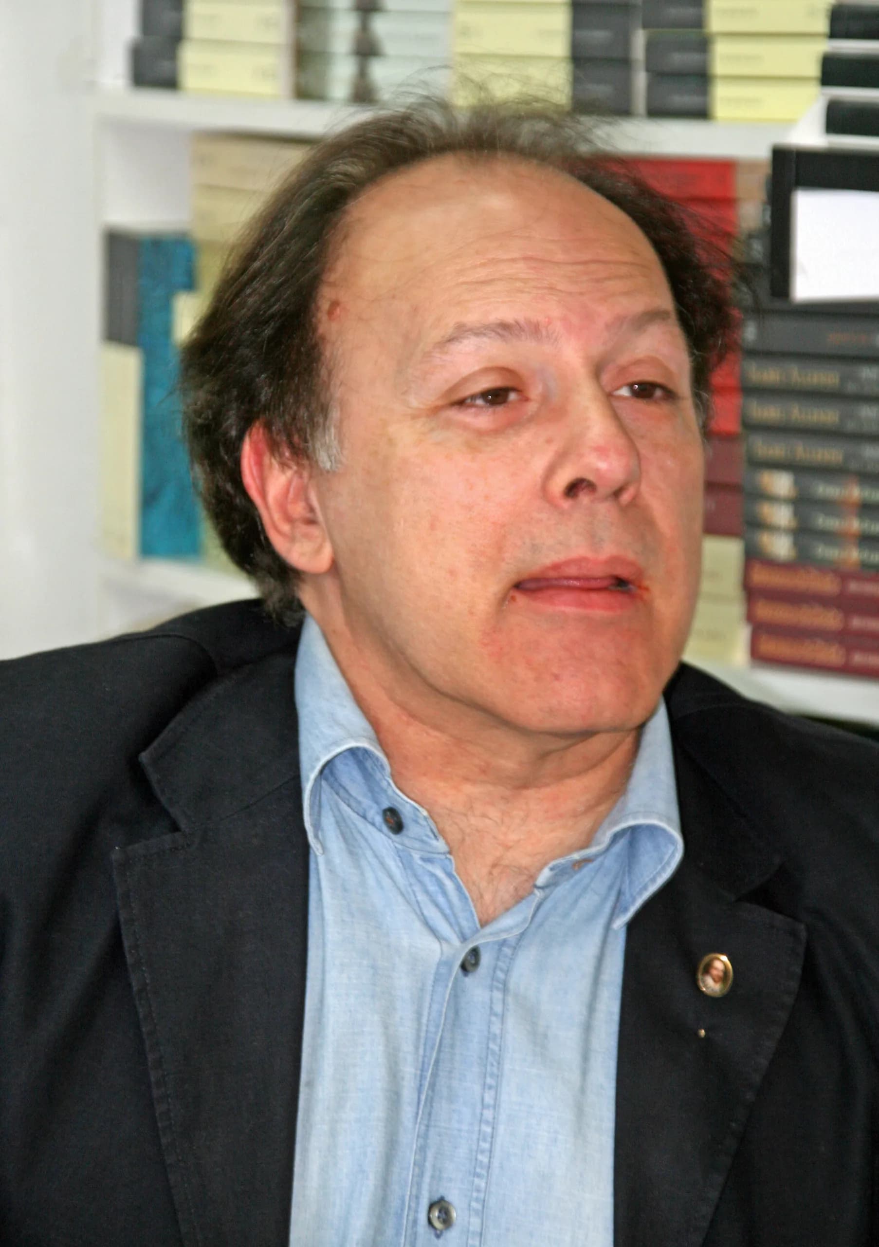 Javier MarĂas