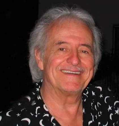 Henry Darrow (née Enrique Tomás Delgado Jiménez)