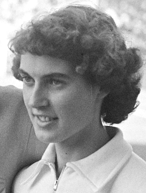 Portrait of Dorothy Manley (1927–2021) – memorial page