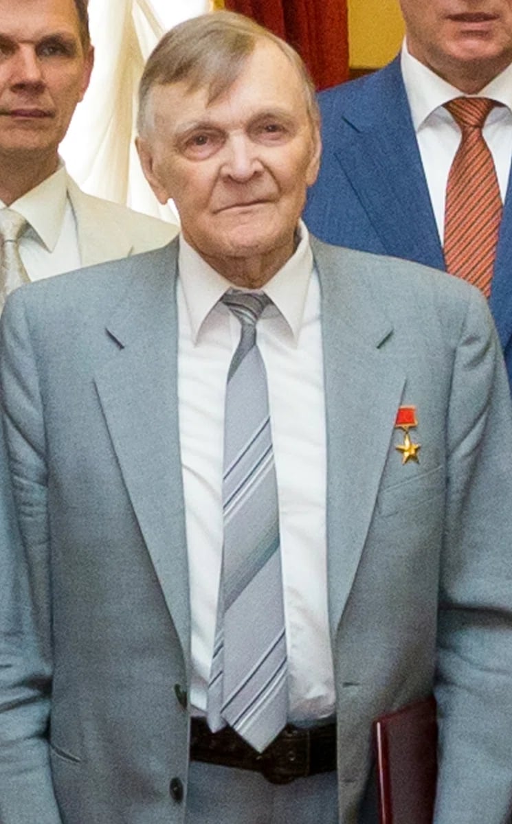 Porträt von Juri Wassiljewitsch Bondarew (1924–2020) – Gedenkseite