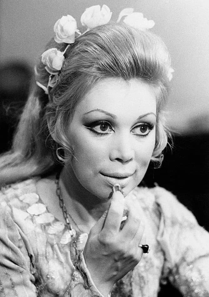 Mirella Freni (née Mirella Fregni)
