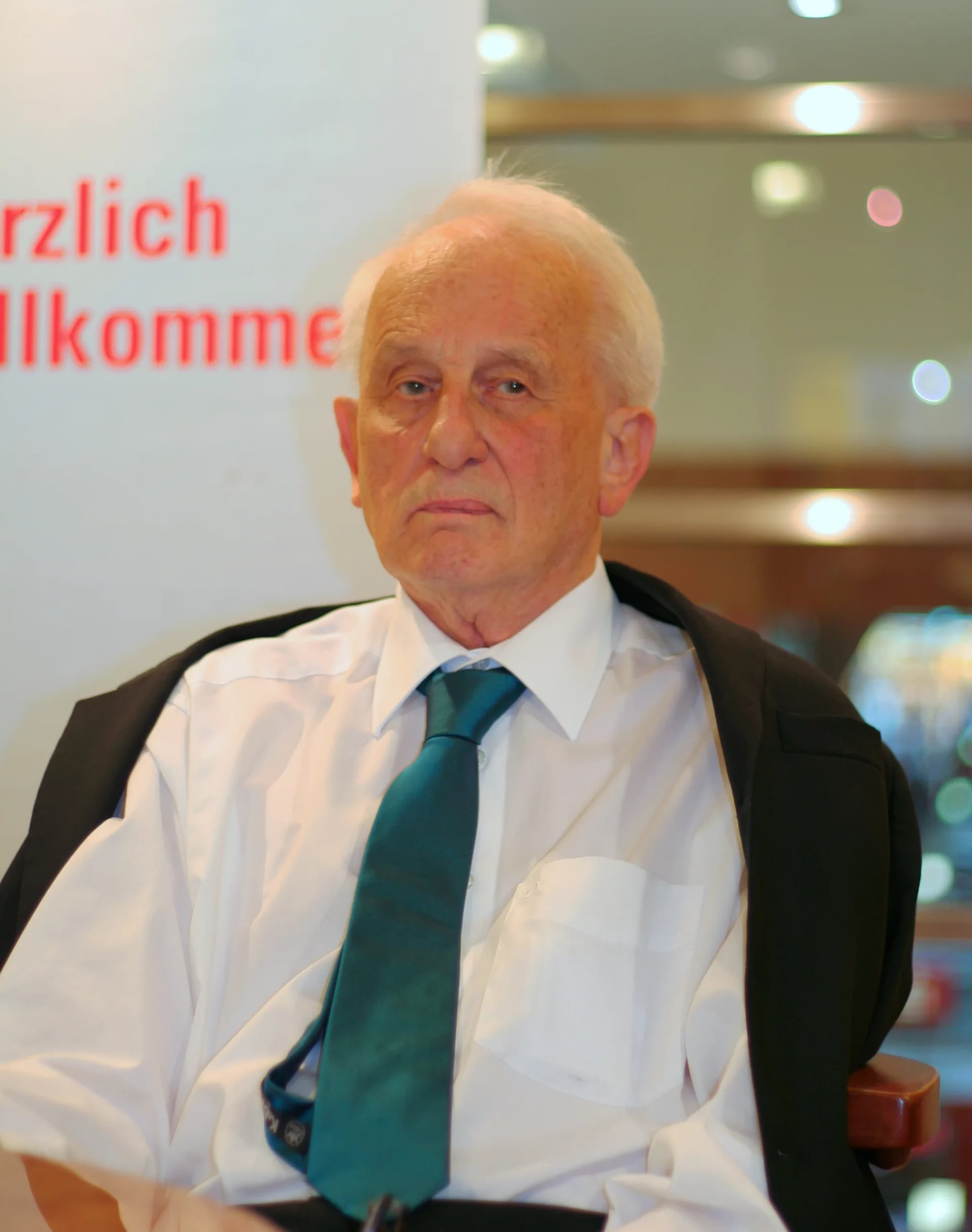 Porträt von Rolf Hochhuth (1931–2020) – Gedenkseite