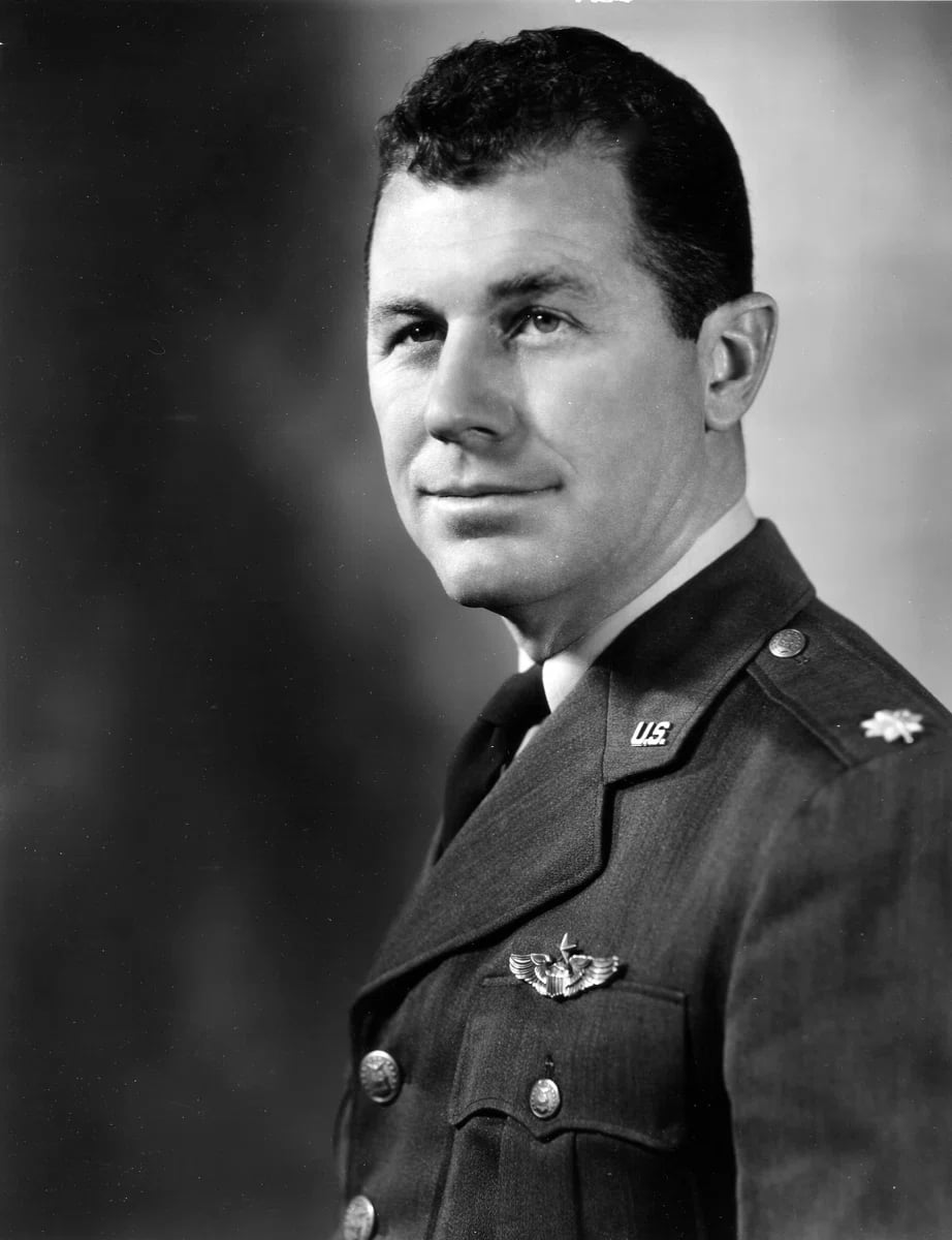 Portrait of Chuck Yeager (1923–2020) – memorial page