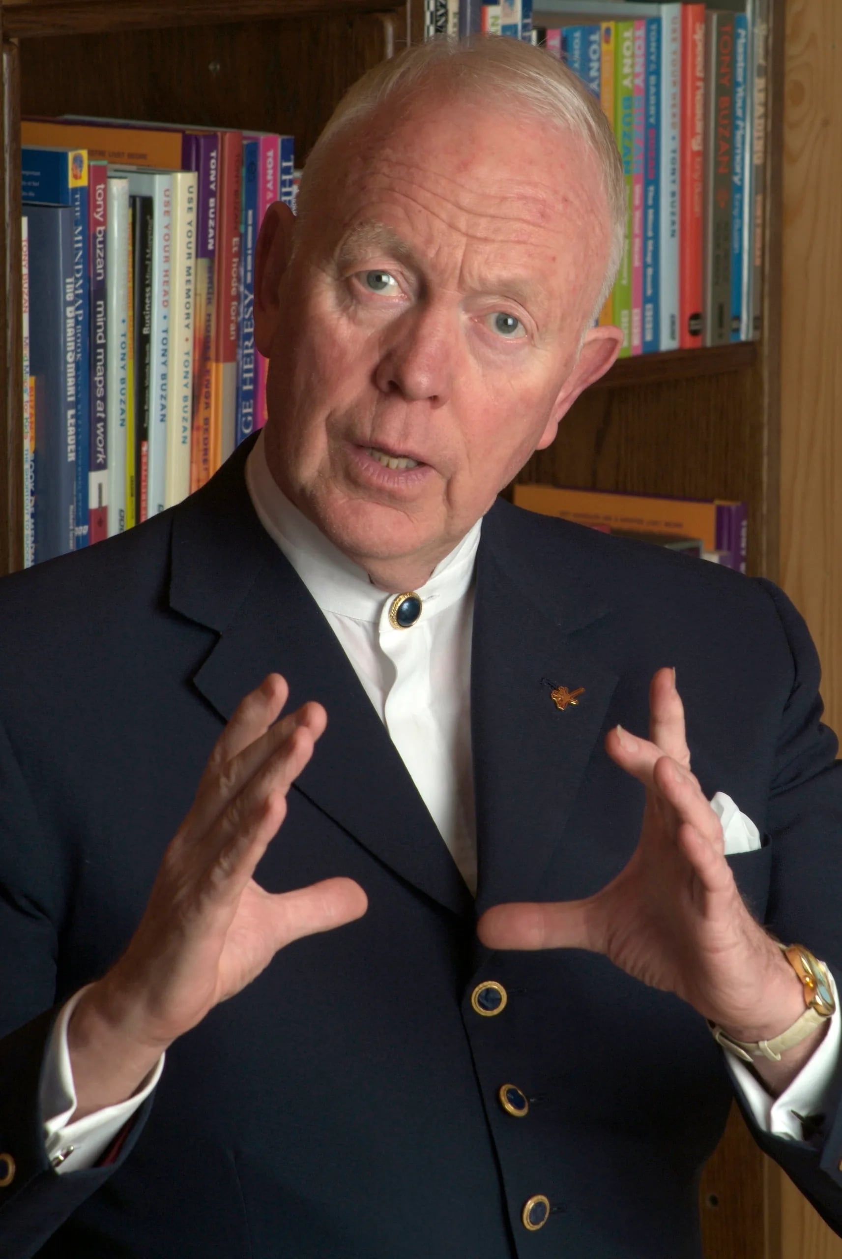 Porträt von Tony Buzan (1942–2019) – Gedenkseite