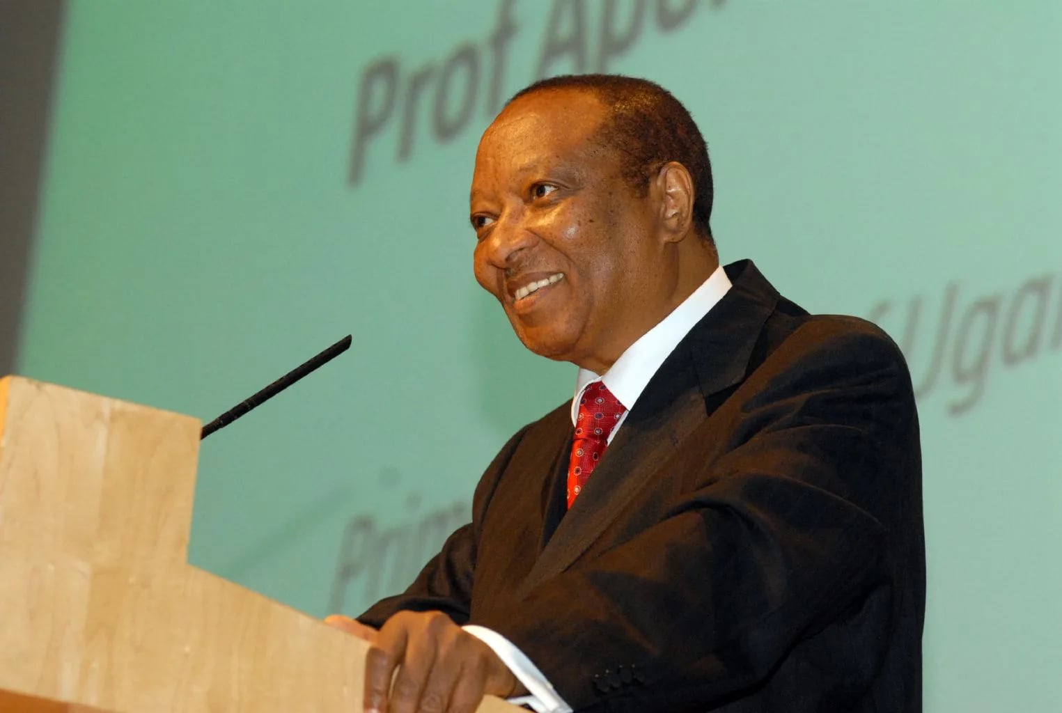 Porträt von Apolo Nsibambi (1940–2019) – Gedenkseite
