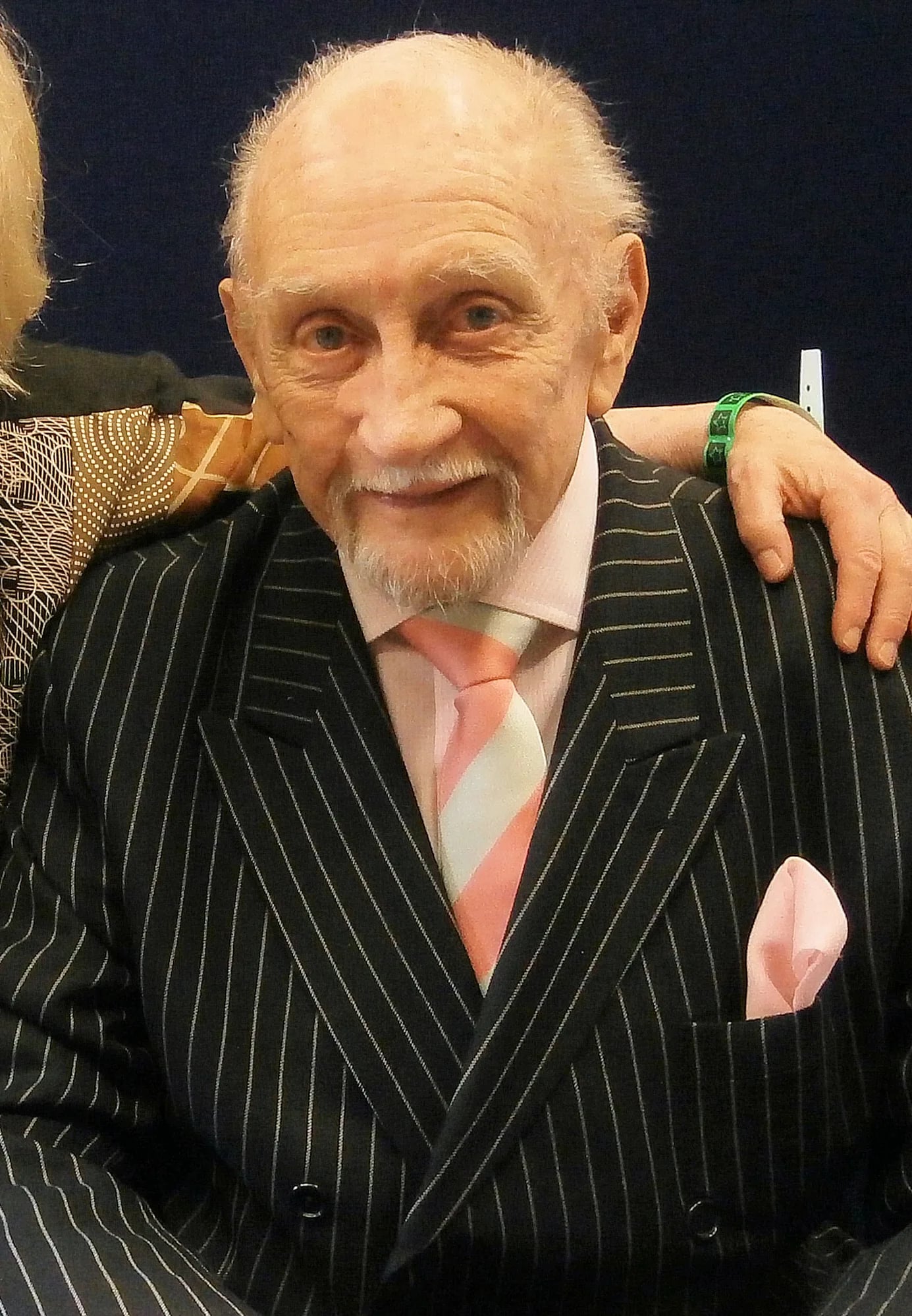 Portrait of Roy Dotrice (1923–2017) – memorial page