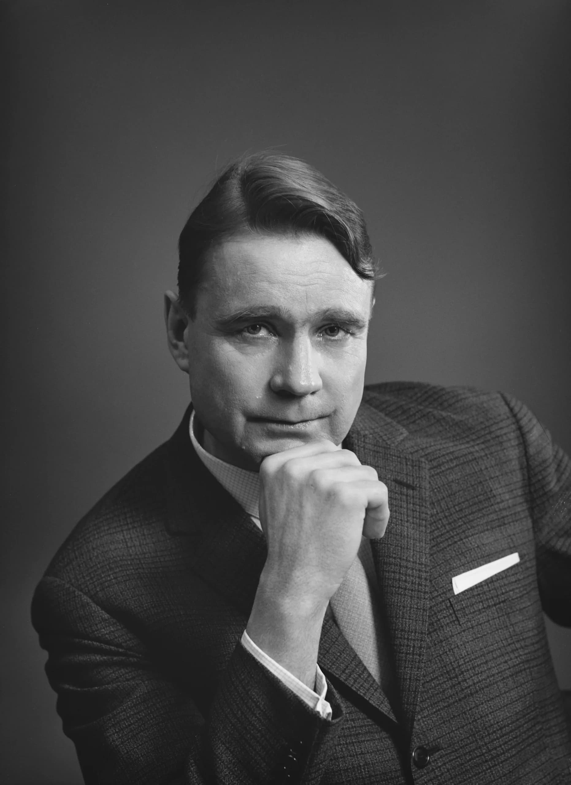 Mauno Koivisto (née Mauno Henrik Koivisto)