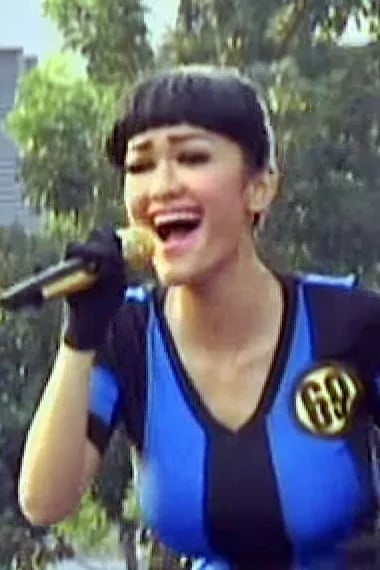 Porträt von Julia Perez (1980–2017) – Gedenkseite