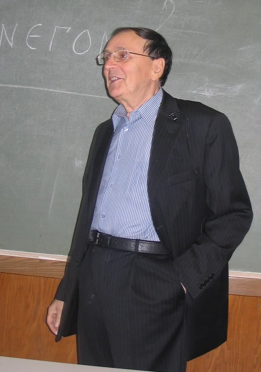 Porträt von Andrei Anatoljewitsch Salisnjak (1935–2017) – Gedenkseite