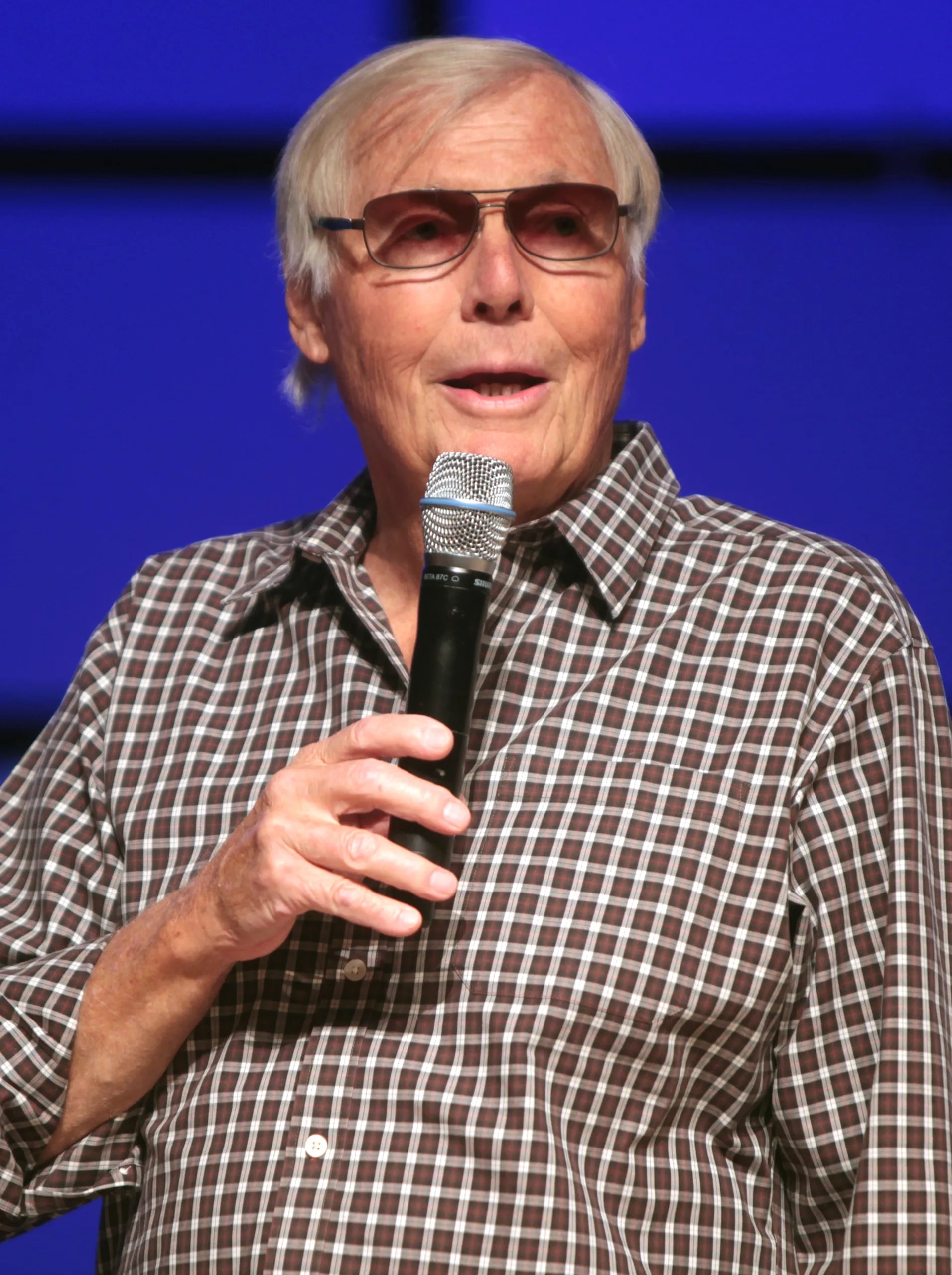 Porträt von Adam West (1928–2017) – Gedenkseite